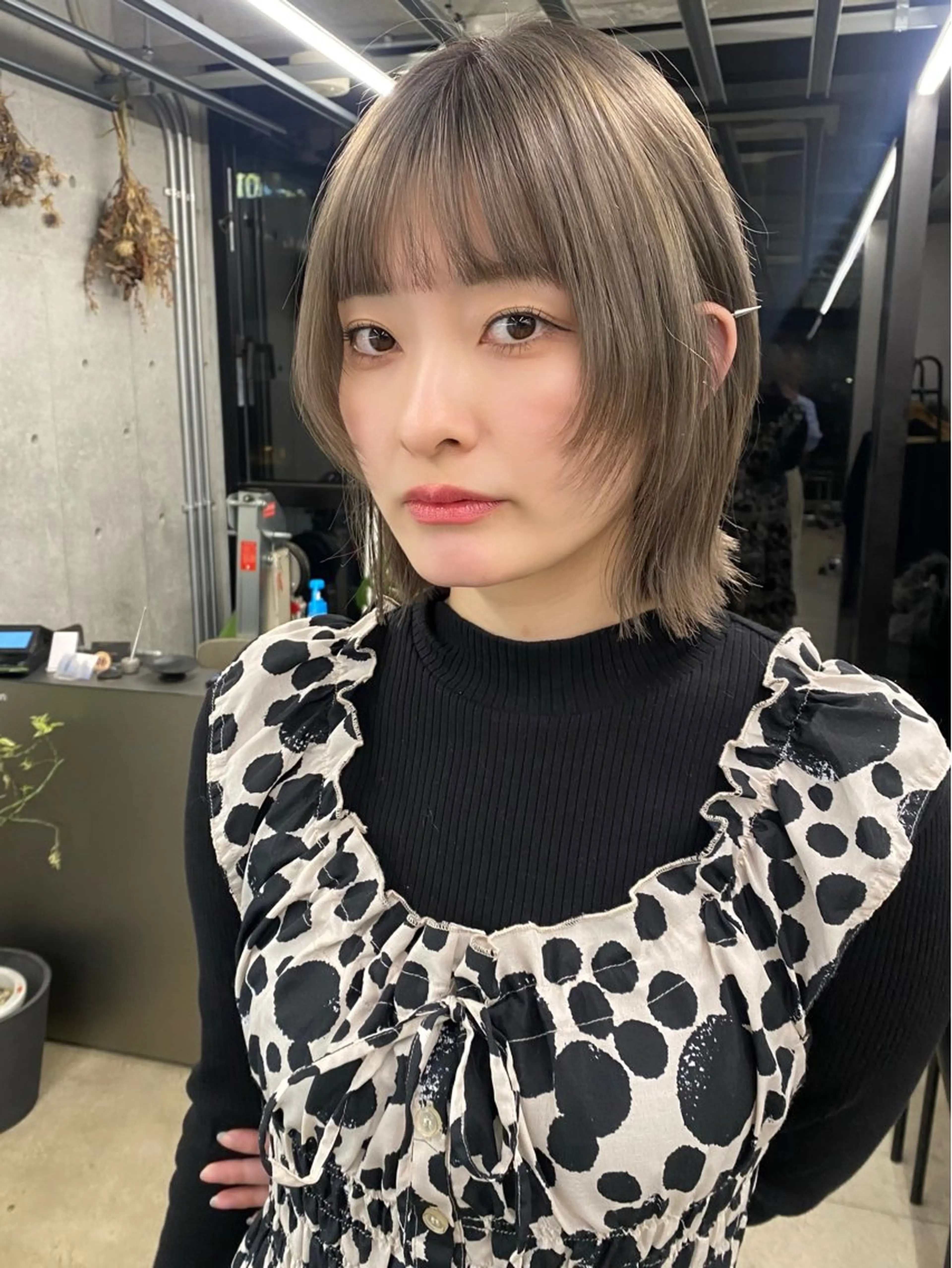 ミディアム カラー ハイトーンカラー レイヤーカット カット ヘアカラー トリートメント 似合わせカット レイヤー/ボブのヘアスタイル