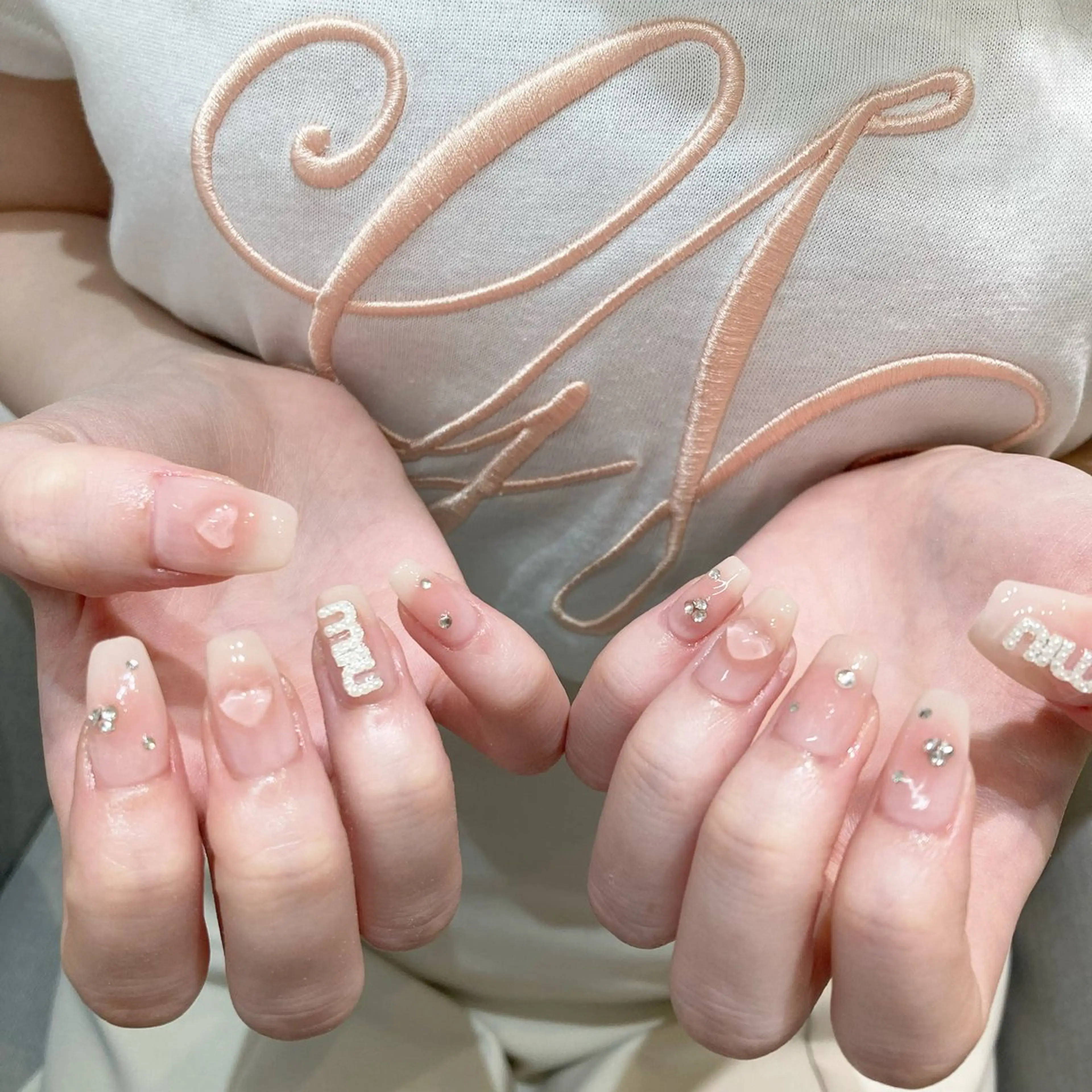 ネイル チークネイル ドット フレンチネイル ガーリー 氷ネイル・うるうるネイル ハンドネイル GO TODAY SHAiRE SALON 表参道colore店所属・emmi nailのネイルデザイン