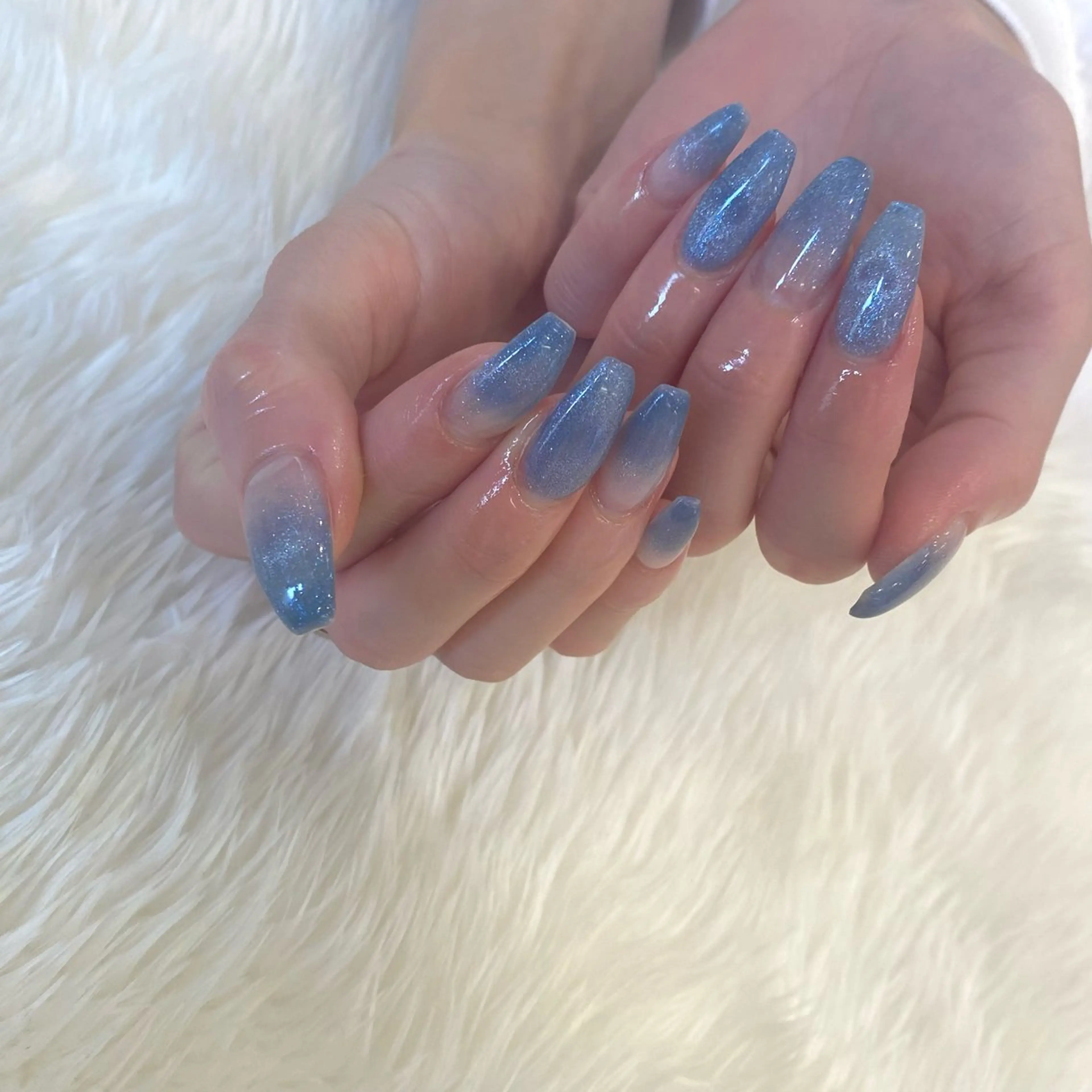 ネイル ブルー ジェルネイル グラデーション ハート キラキラネイル Nailsalon Merci所属・Merci momoのネイルデザイン