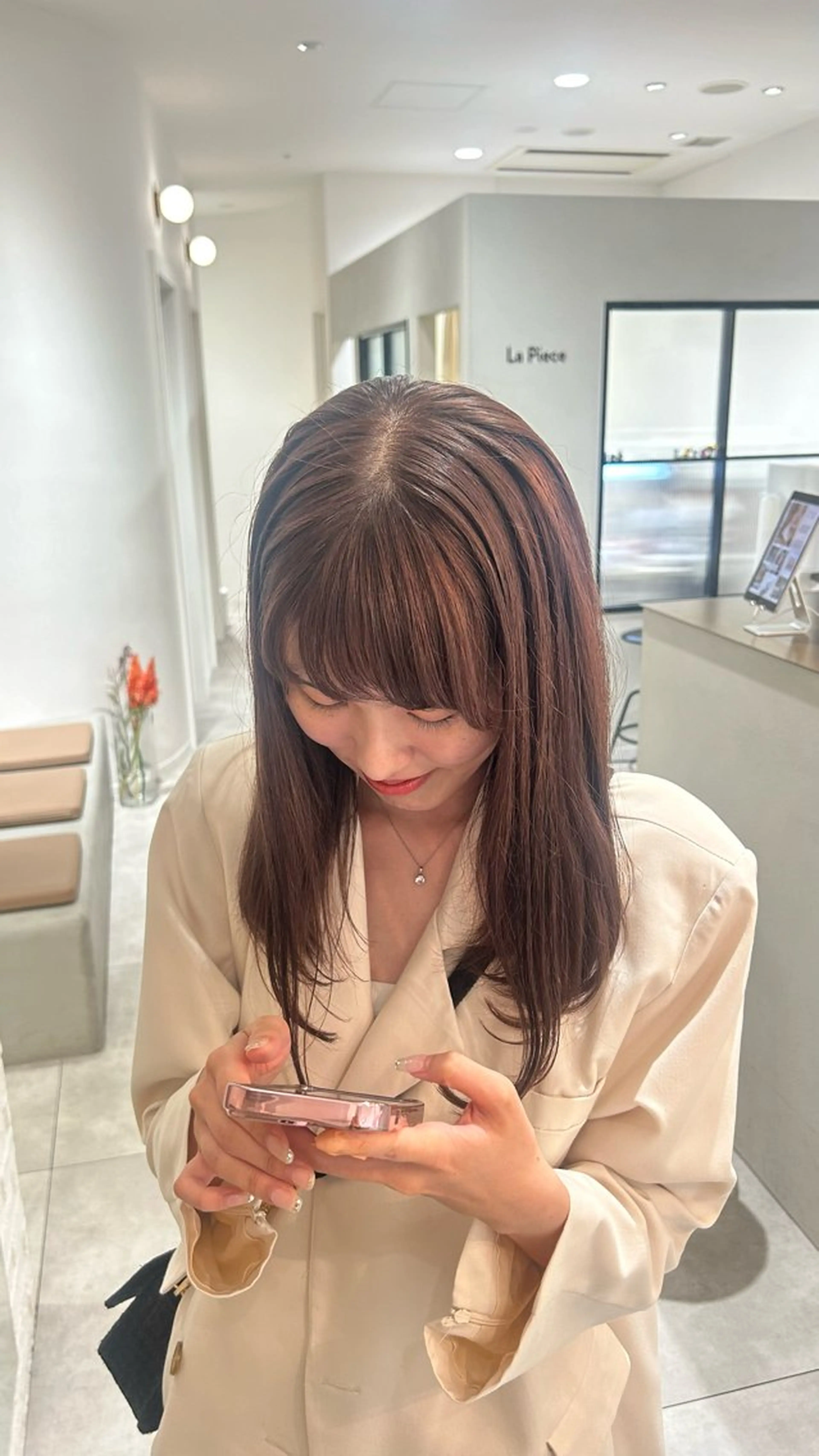 セミロング カラー ブリーチ ブラウンカラー 透明感カラー マロンブラウン ピンクカラー ヘアカラー オリーブベージュ/ ブリーチなし透明感のヘアスタイル