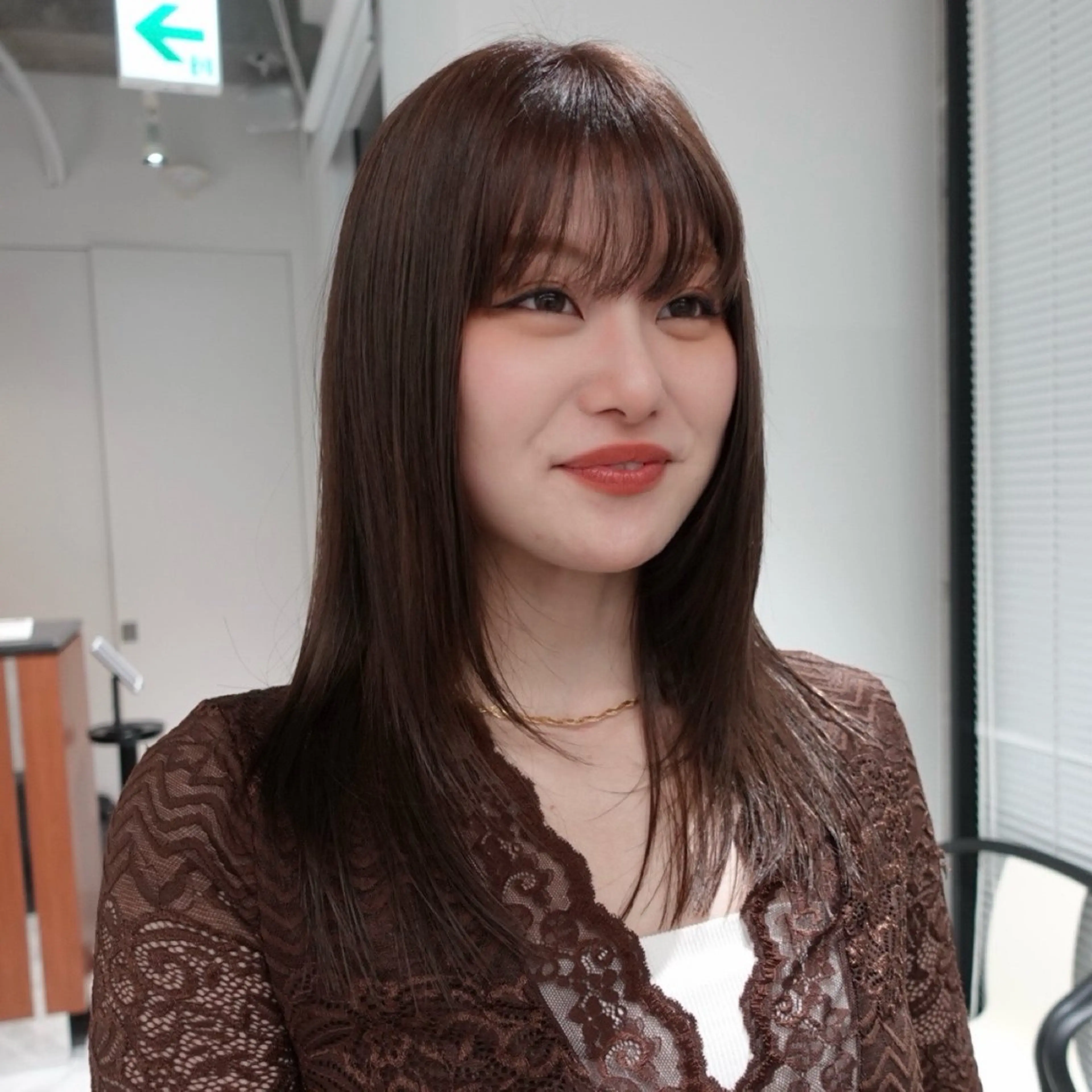 セミロング カラー ブラウンカラー ラベンダーカラー ラベンダーブラウン カット ヘアカラー トリートメント 🌐サトウ リョウ🌐のヘアスタイル