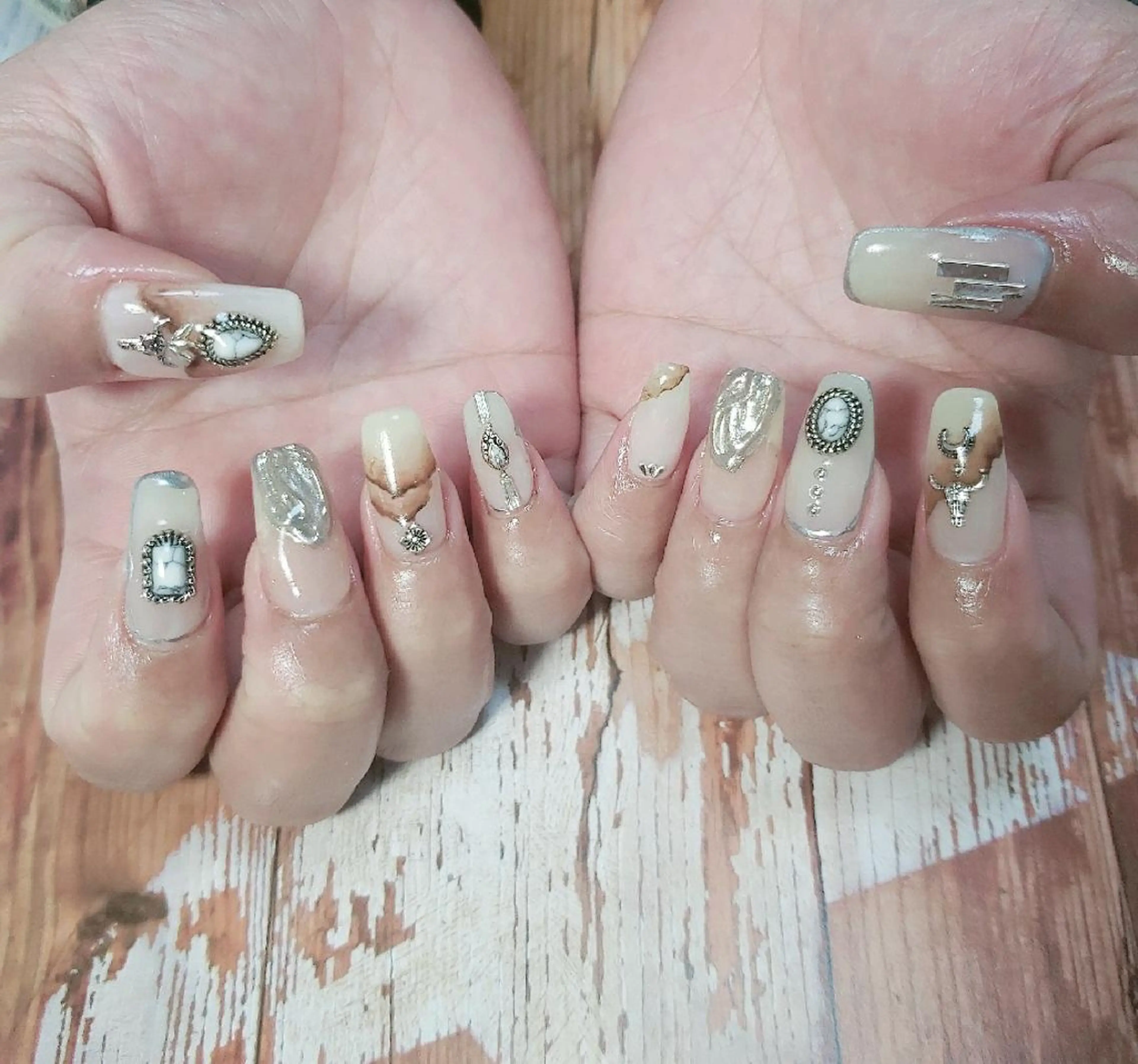 ネイル ビジュード ネイルのネイルデザイン