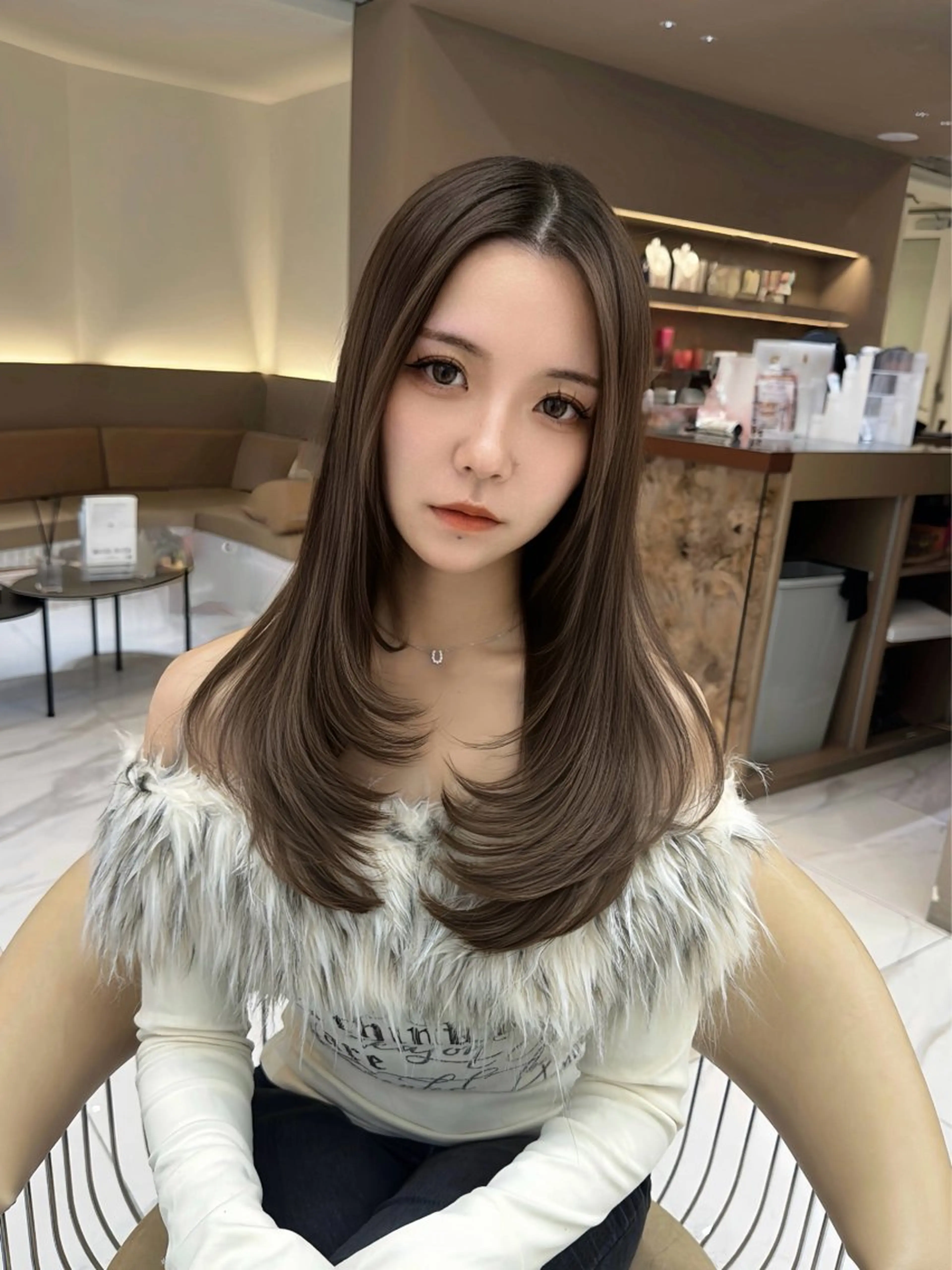 ロング としき/韓国/透明 感カラー/美髪矯正のヘアスタイル