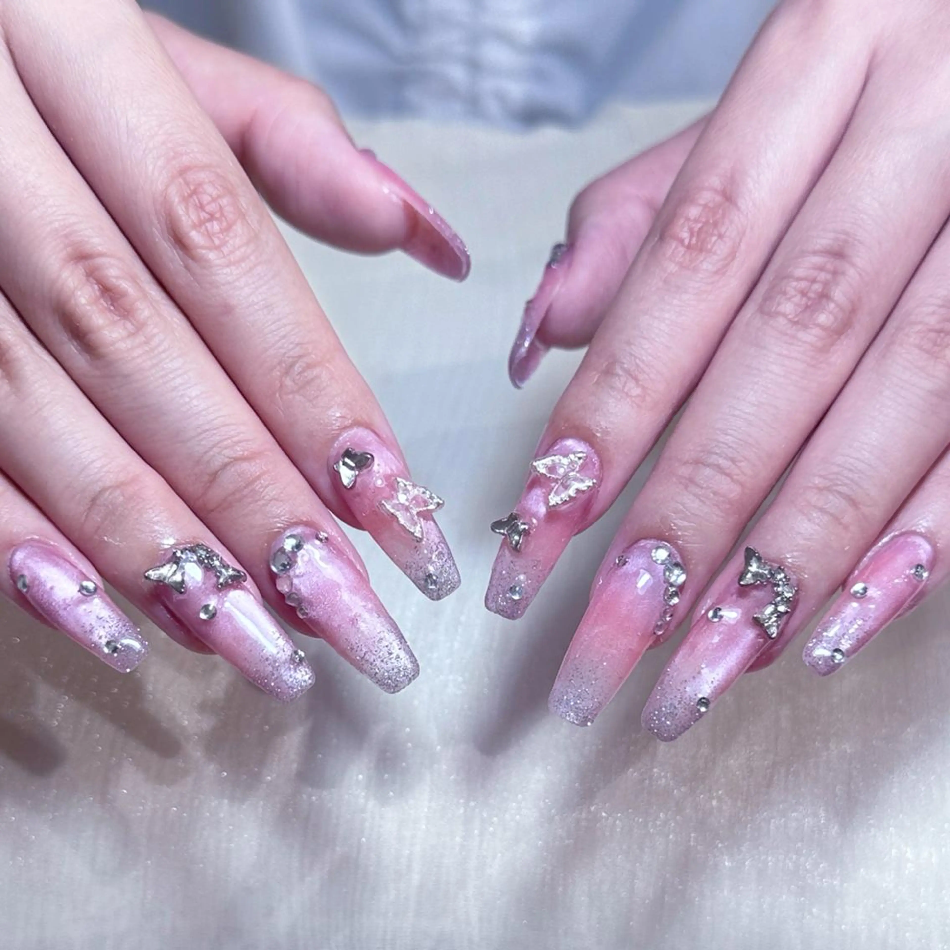 ネイル アートネイル オーロラネイル ガーリー キラキラネイル マグネットネイル ハンドネイル DIAMOND 💦のネイルデザイン