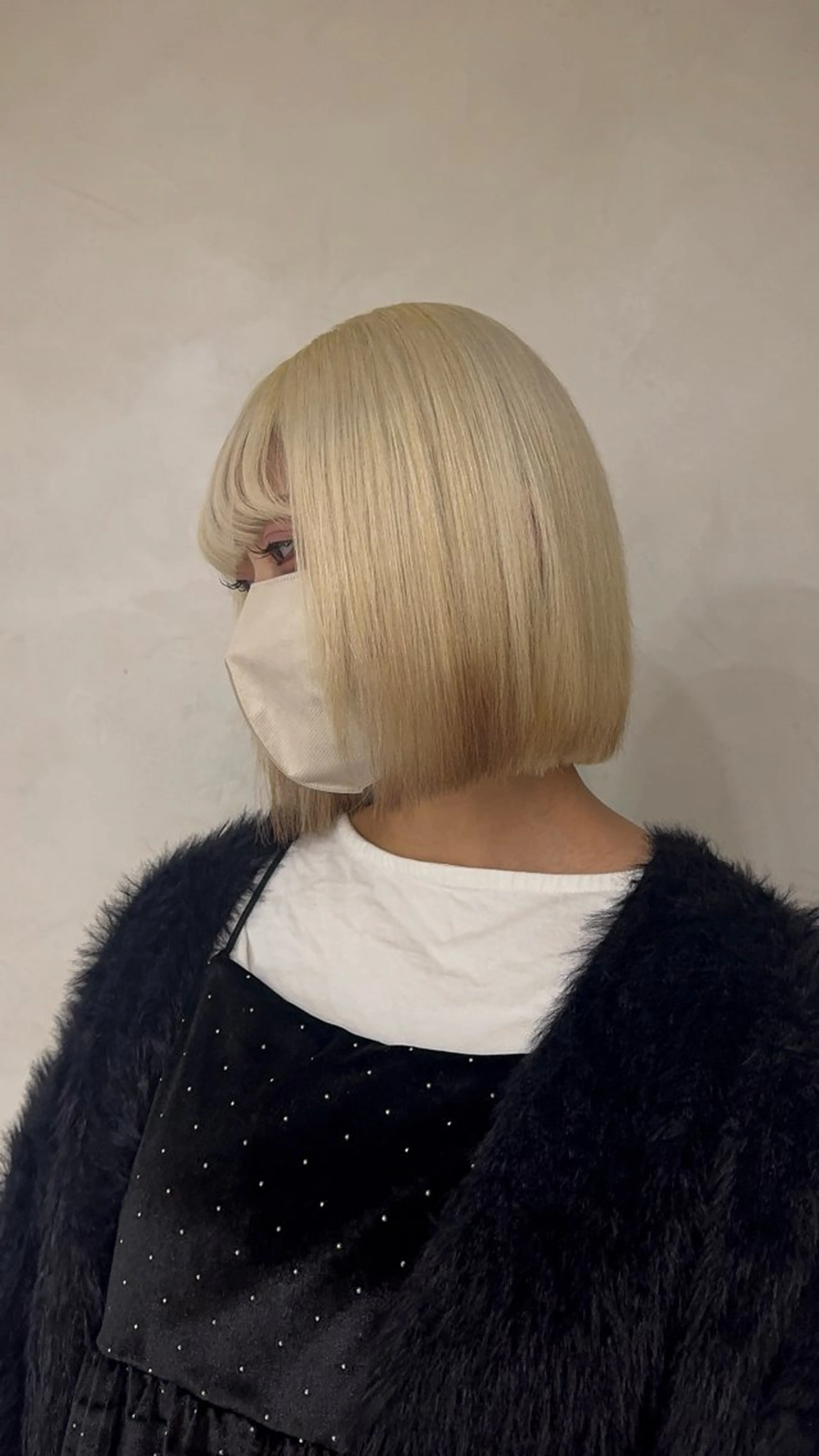 ミディアム カラー 抜きっぱなしブロンド ボブ 宍戸 秀斗のヘアスタイル