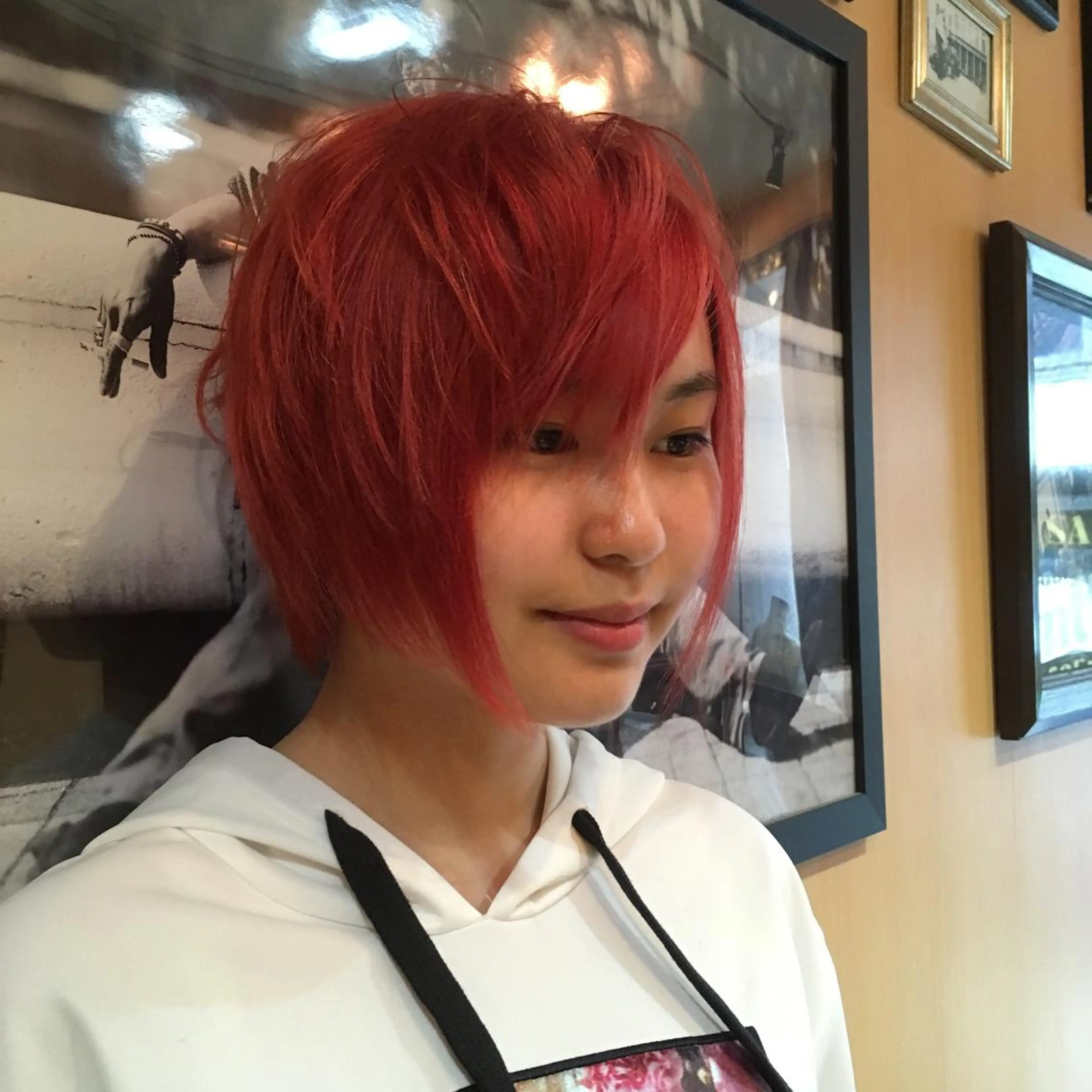 ショート カラー Drei.B.（ドライヴ）所属・ヨシダ アズサのヘアスタイル