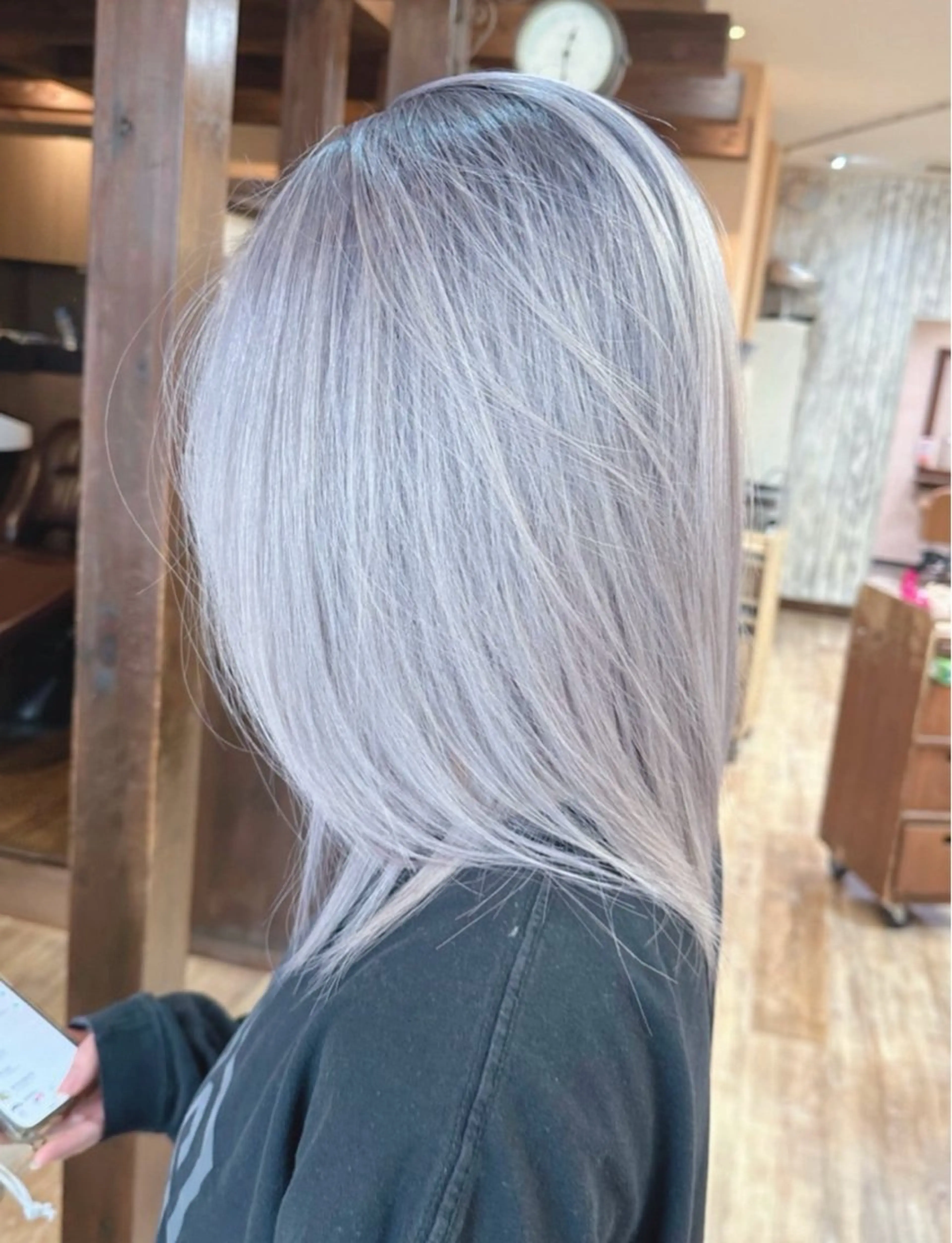 ロング ヘアカラー かのブリーチカラー 🎧⛓️🩶のヘアスタイル