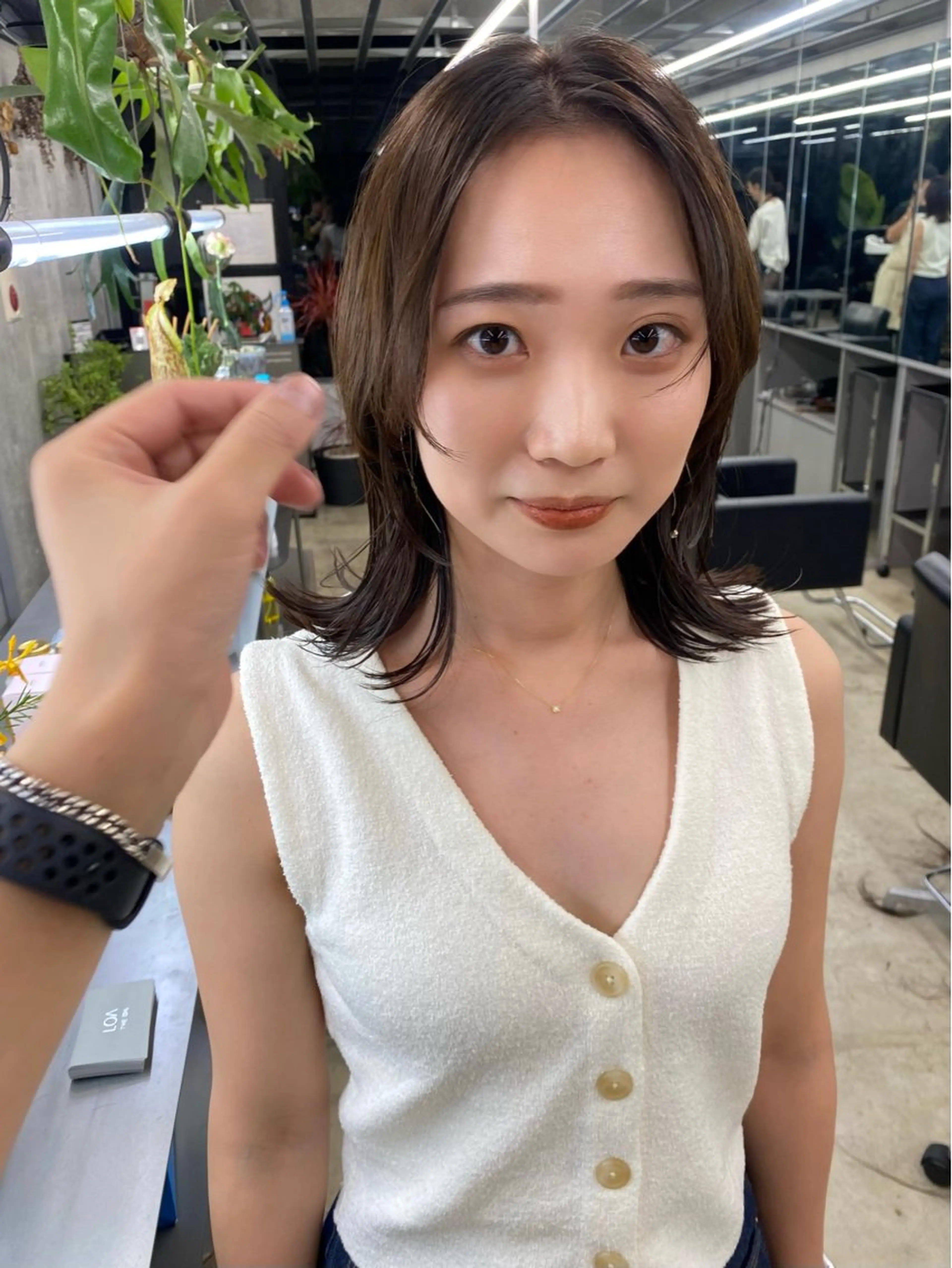 ミディアム カラー カット ヘアカラー トリートメント 似合わせカット レイヤーボブウルフのヘアスタイル