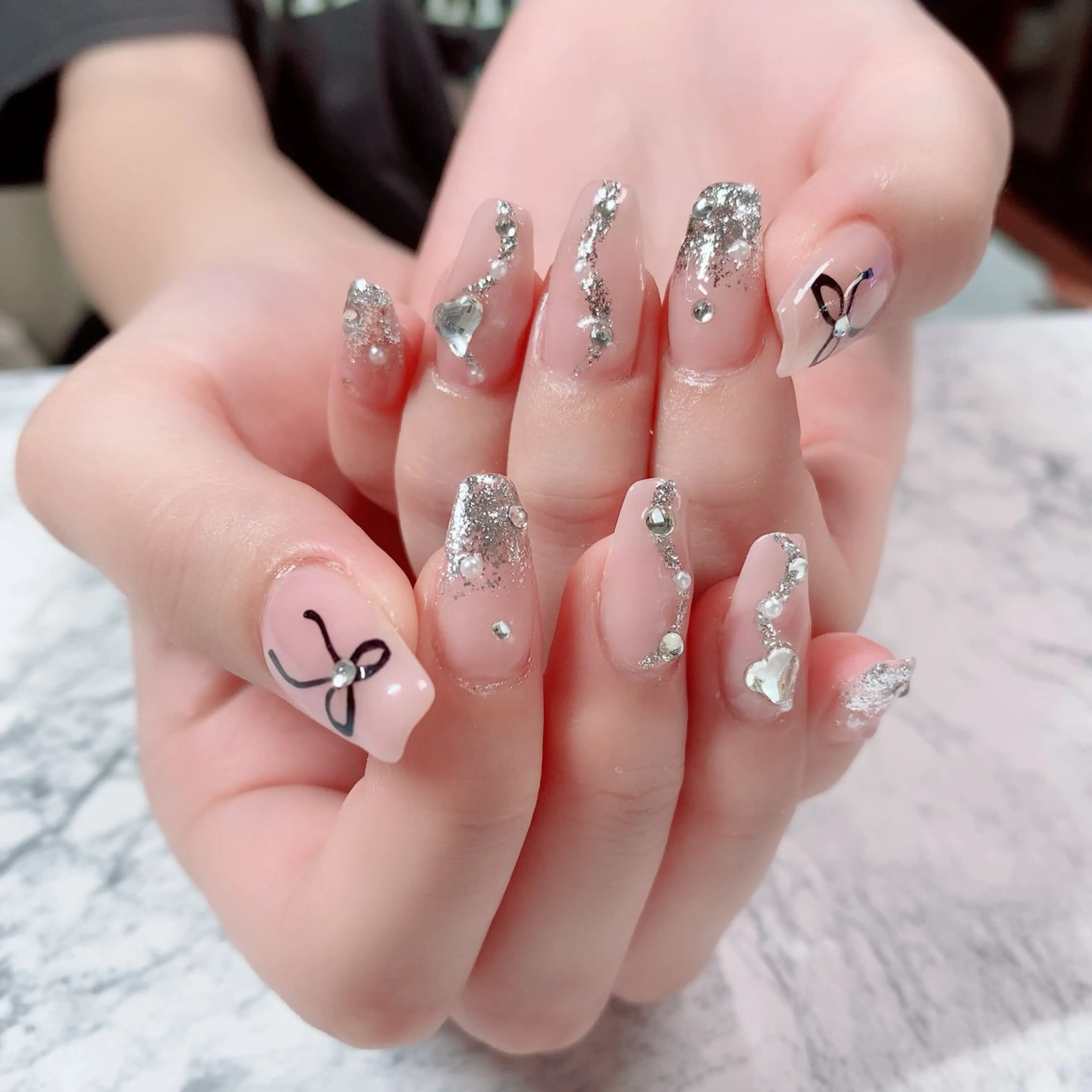 ネイル グラデーション ラメ(グリッター) ラメグラデーション ピンク リボン マジョリカ ブルーのネイルデザイン