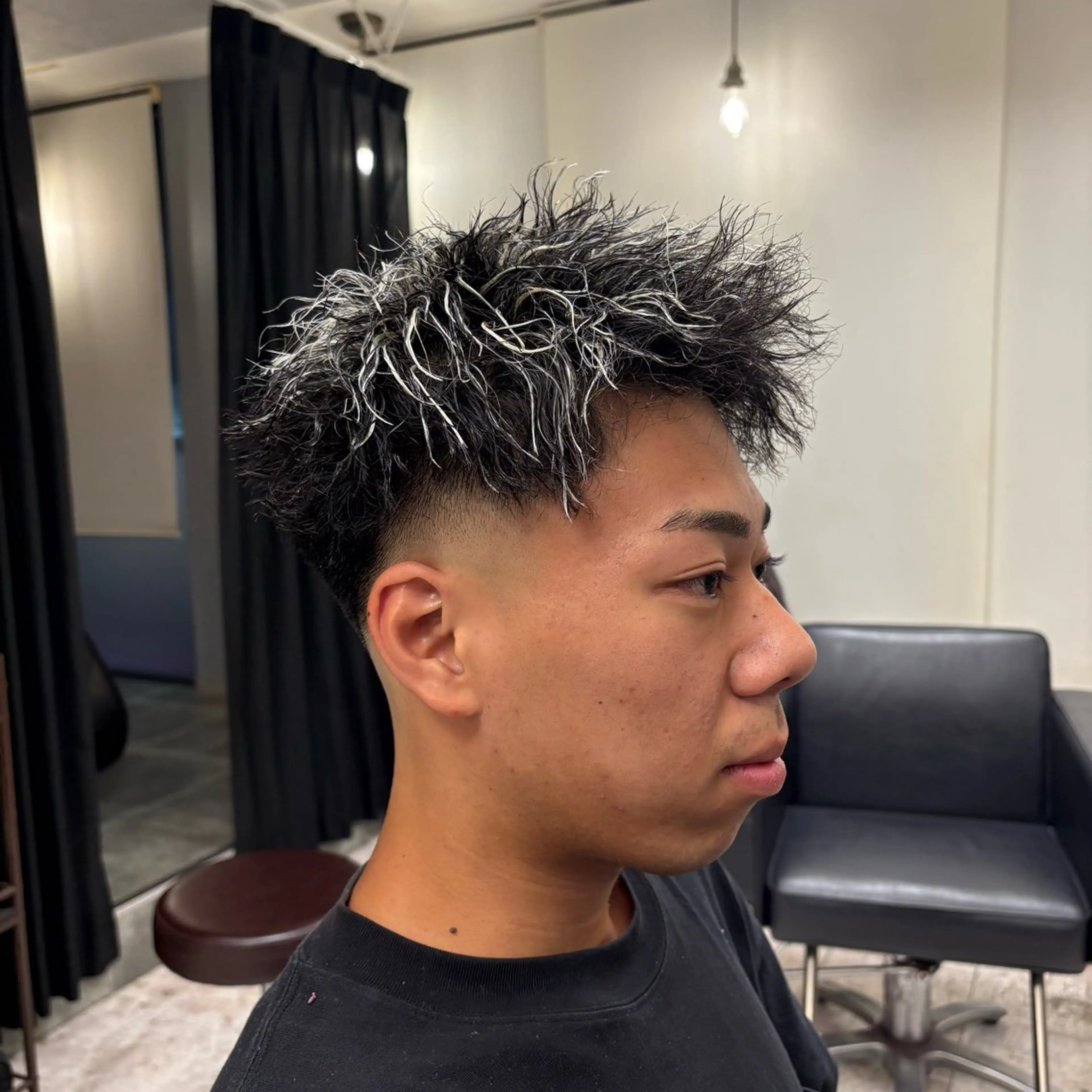 【ご新規様特別価格！】メンズカット＆デザインパーマ＆メッシュハイライト＆眉カットの写真