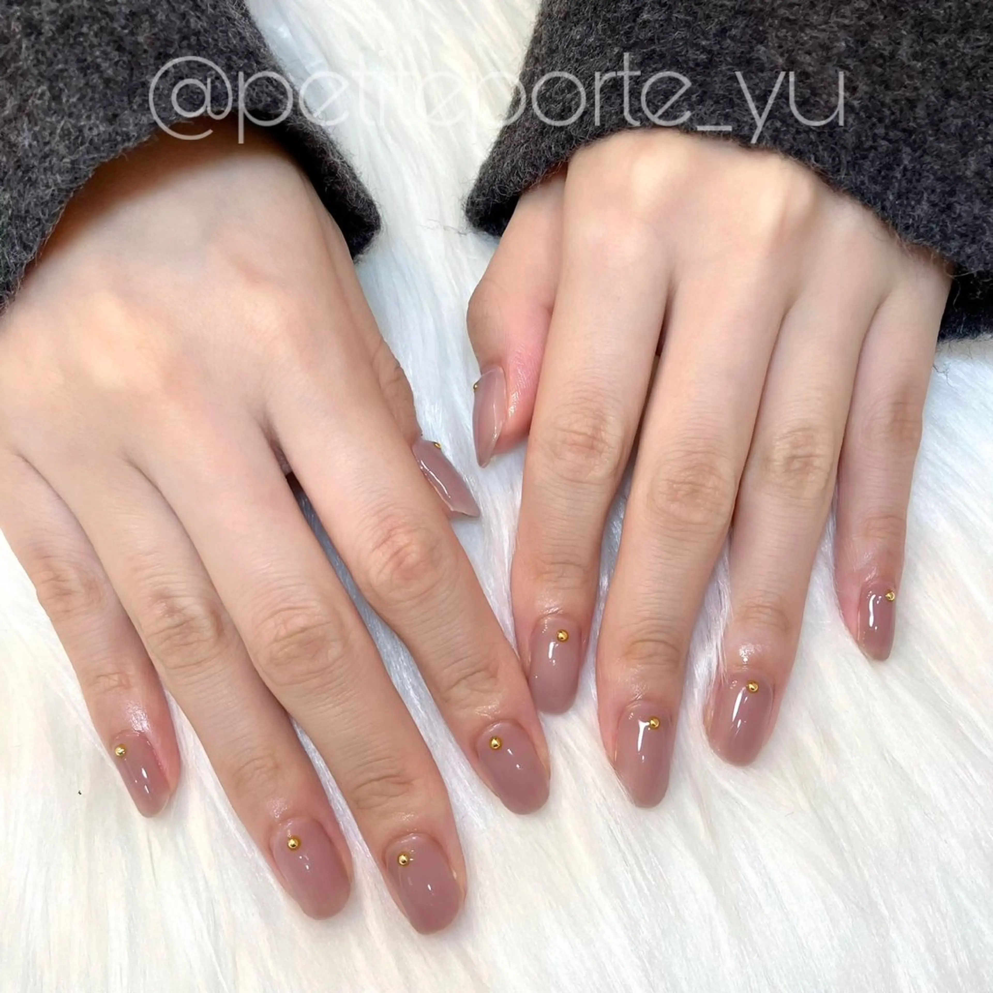 ネイル ゴールド オフィスネイル nailsalon petite porte所属・petite porteのネイルデザイン
