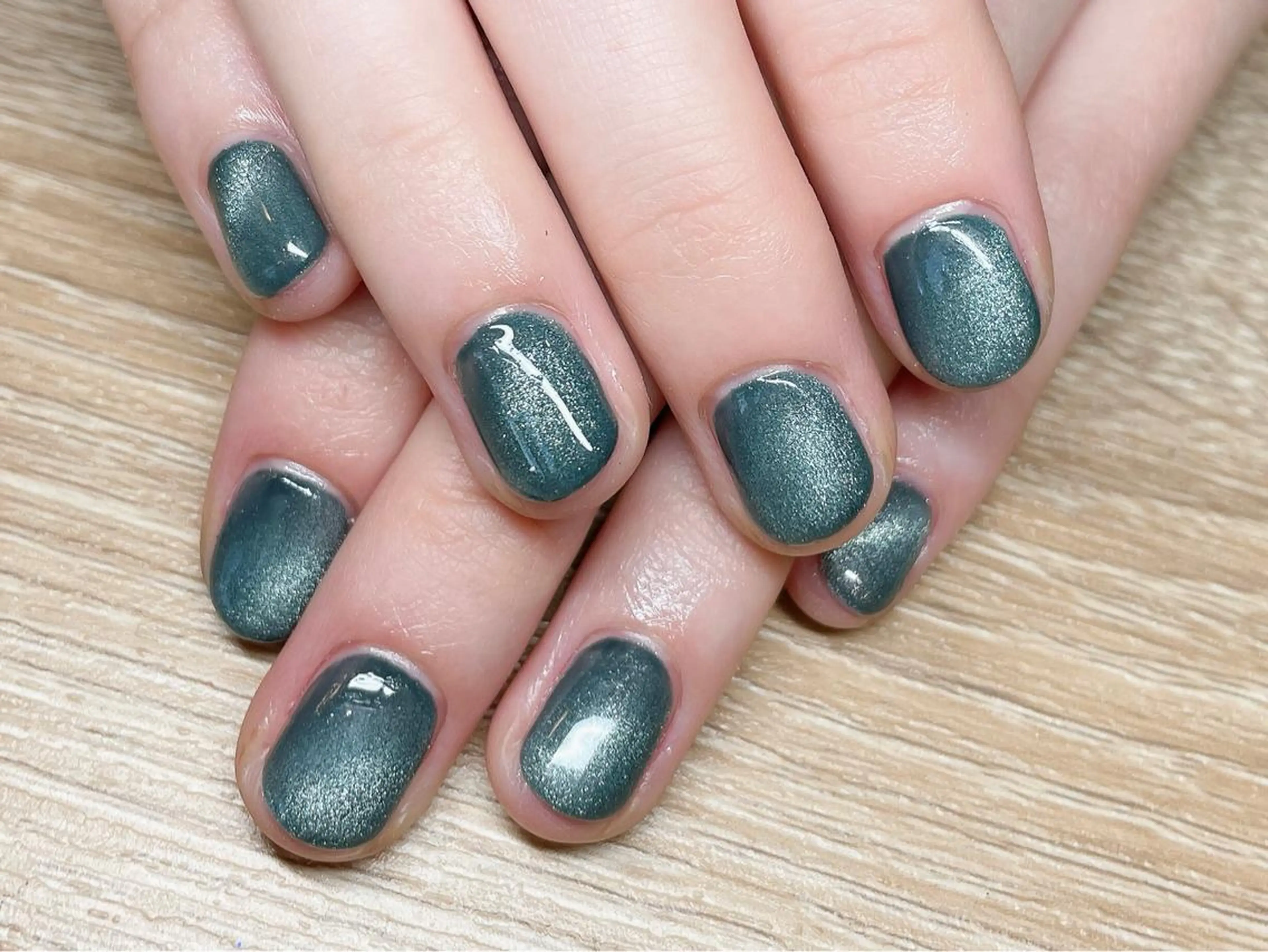 ネイル グリーン ワンカラーネイル ショートネイル 以頭 遥夏のネイルデザイン