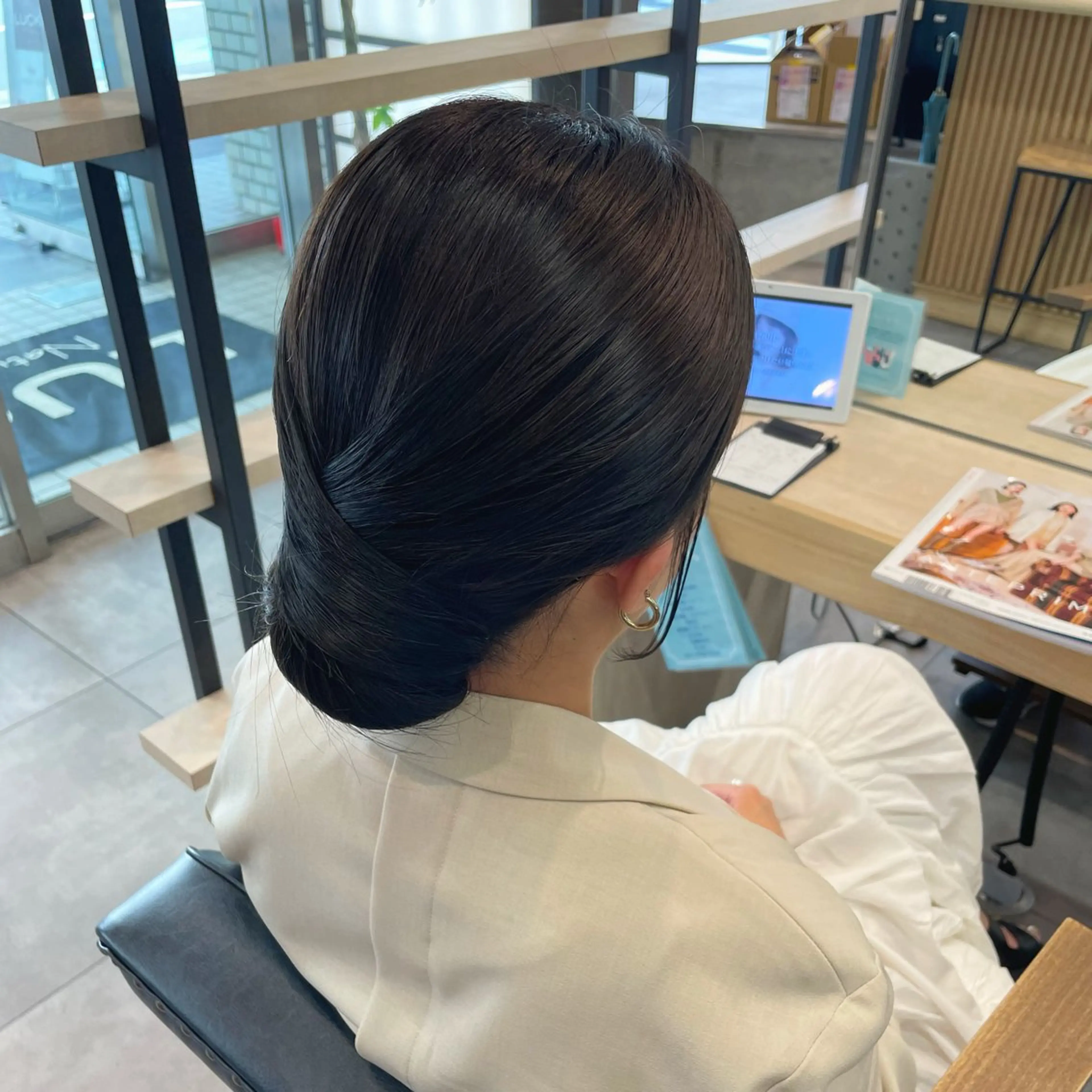 ロング ヘアアレンジ ヘアセット 透明感カラー×ヘア アレンジ🪽しおりのヘアスタイル