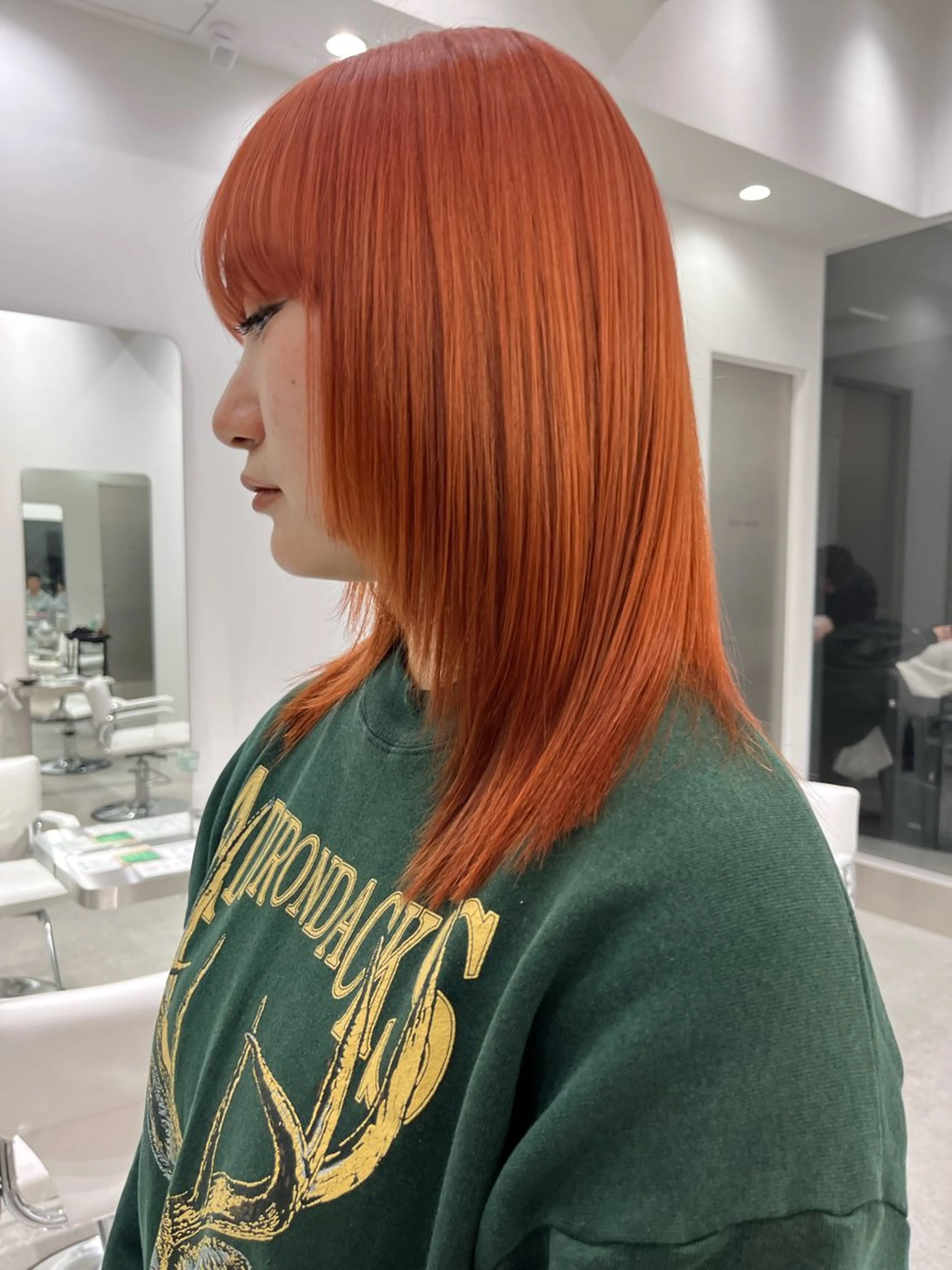 ロング カラー オレンジ オレンジレッド レッドカラー iLi🫧kim ryongna🦋のヘアスタイル