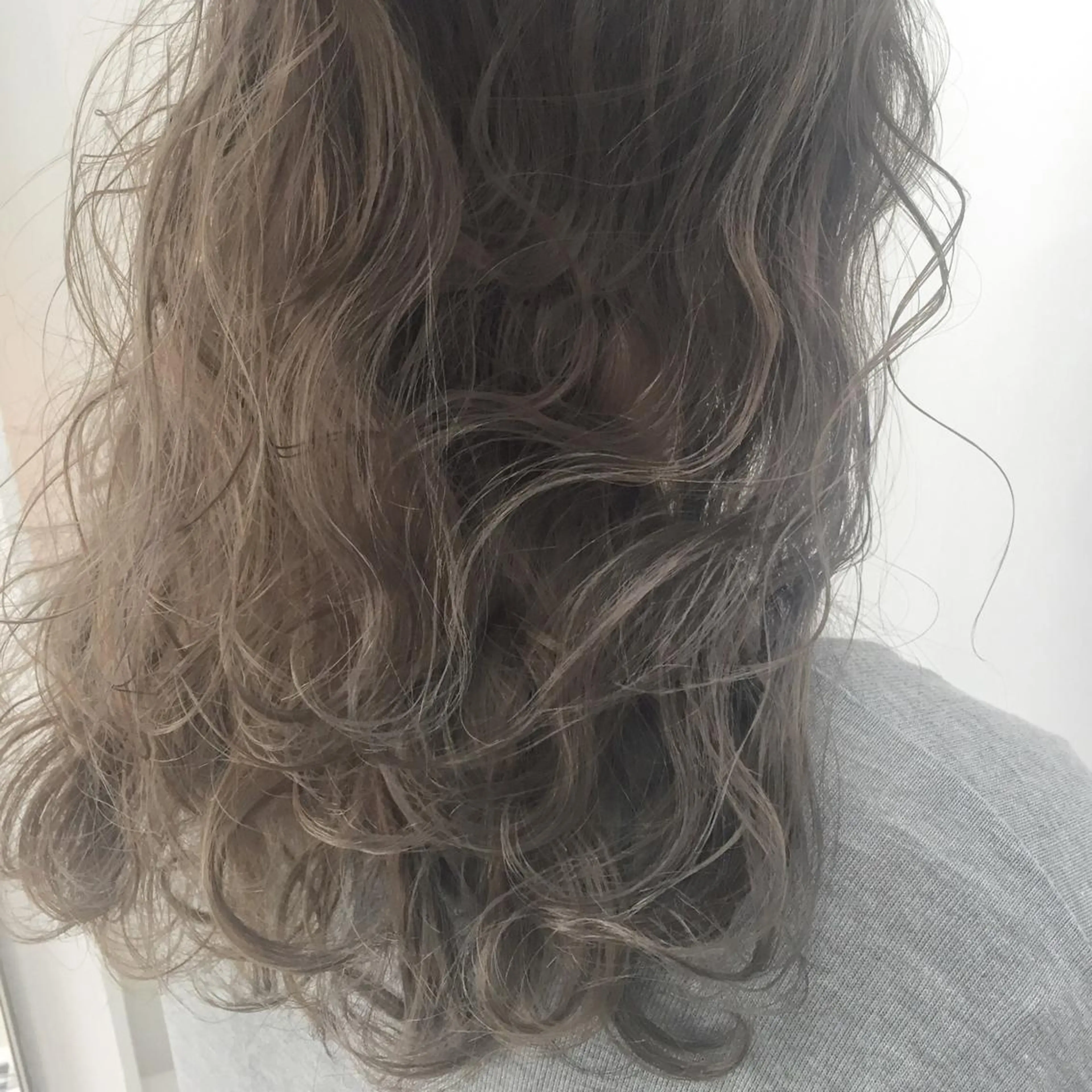 ミディアム パーマ ヘアカラー トリートメント ヘアセット LAS 代表 ナガカワ コウヘイのヘアスタイル