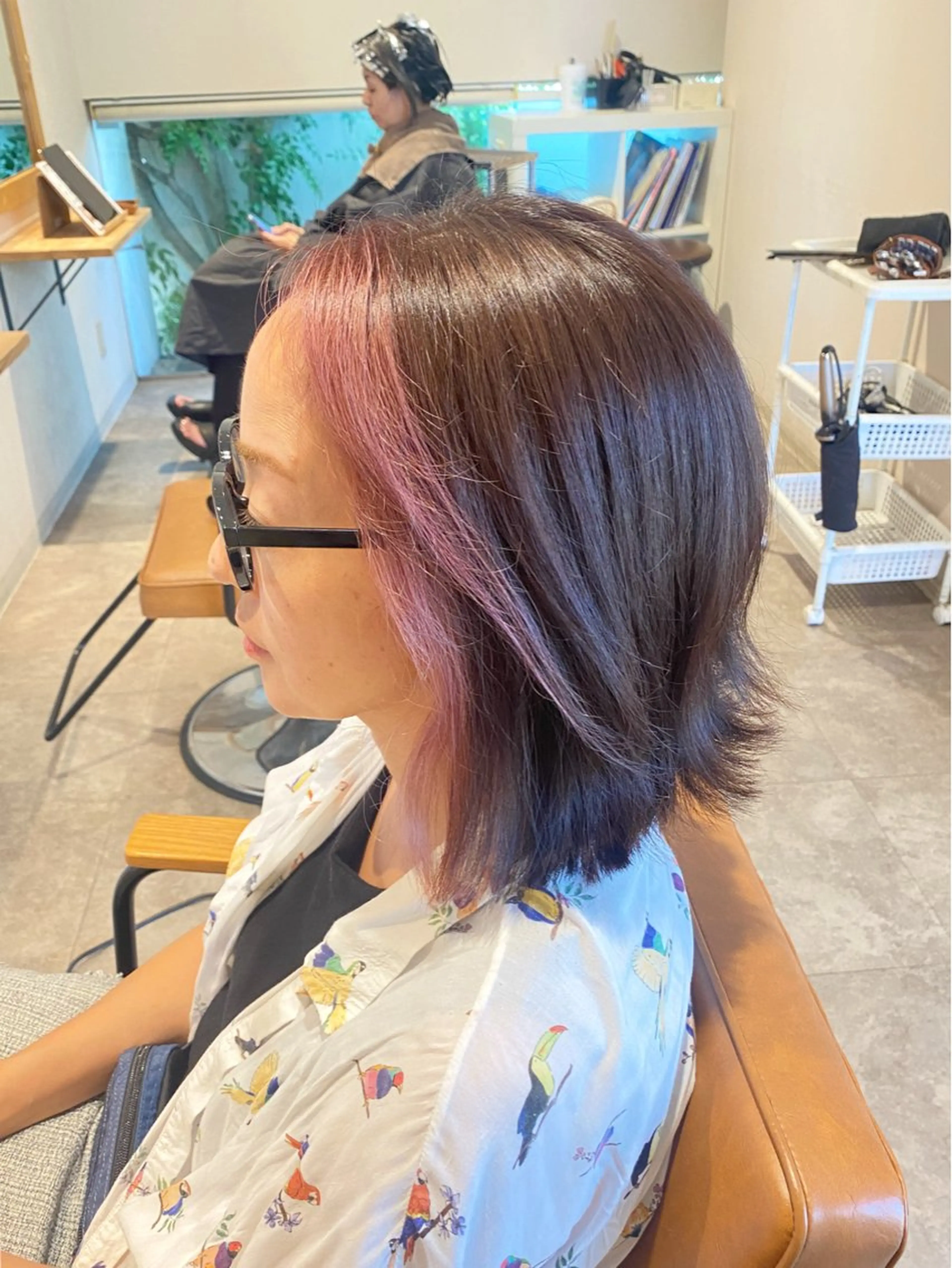 ミディアム ミストバング カット ヘアカラー トリートメント ブリーチなしWカラー /酸性ストレート河本のヘアスタイル