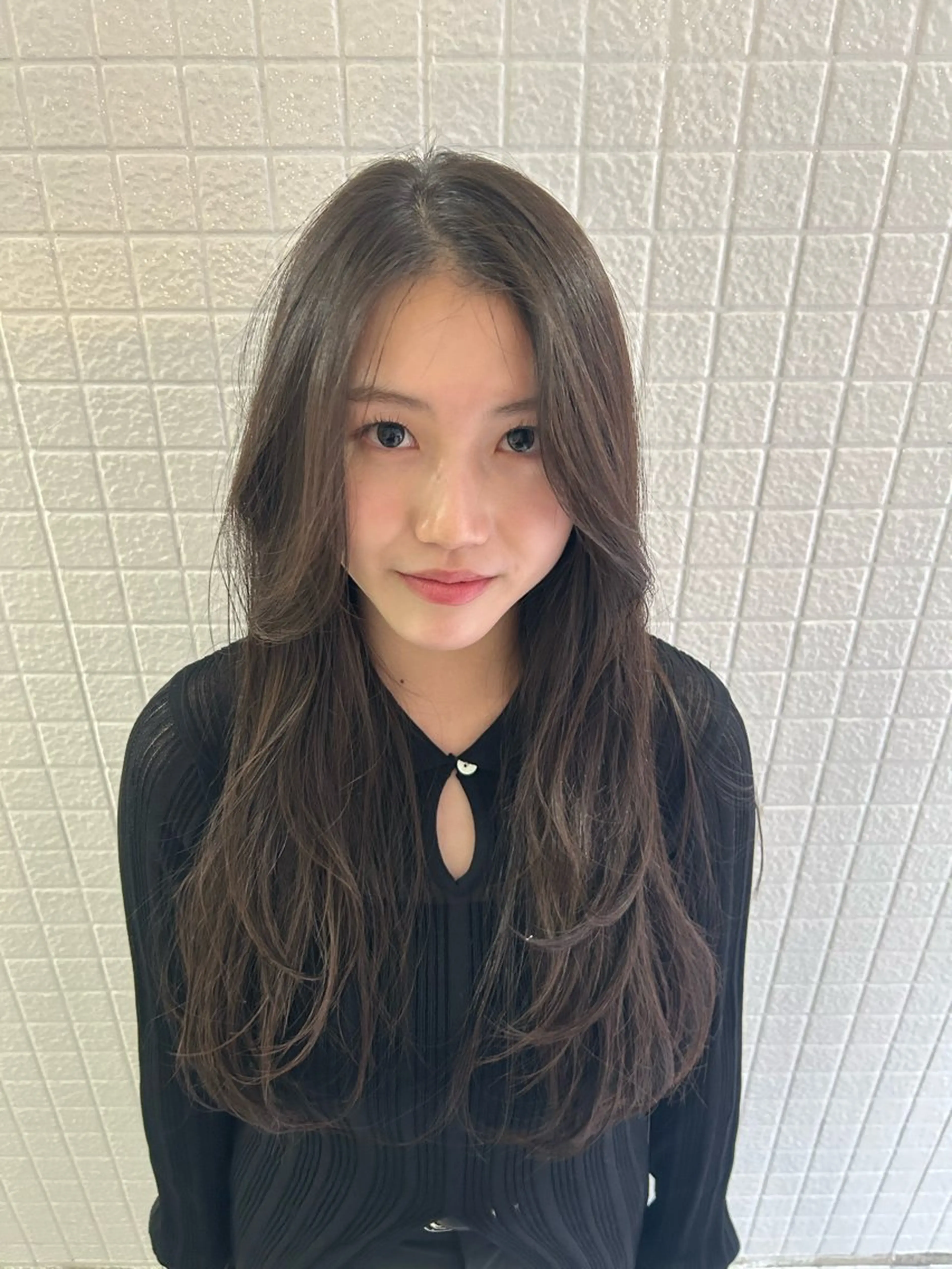 セミロング ヘアカラー トリートメント ヘアセット 透明感カラー💙 髪質改善✨タイガ✨のヘアスタイル