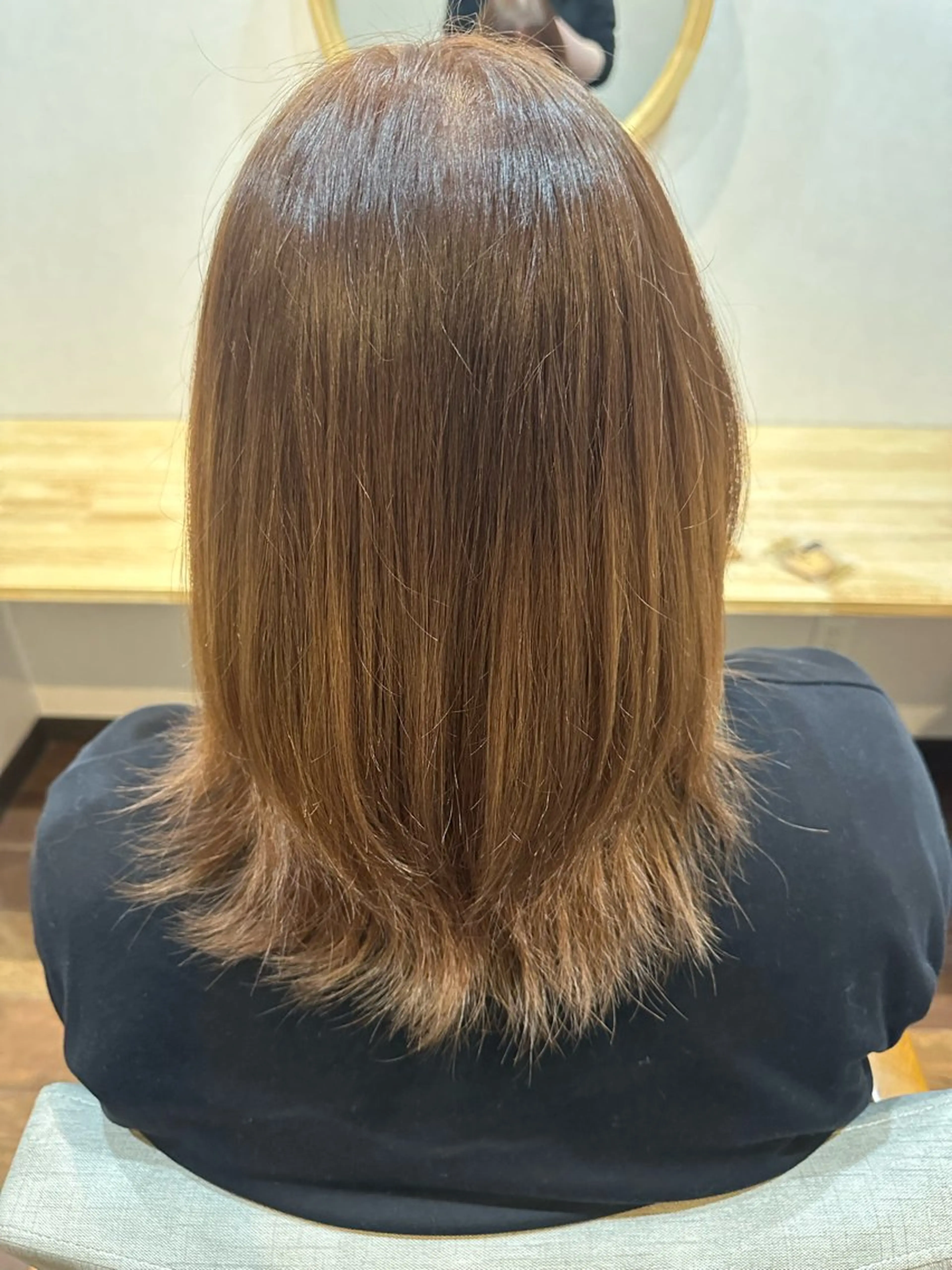 ミディアム くびれヘア レイヤーカット 外ハネヘア 佐々木 あやかのヘアスタイル