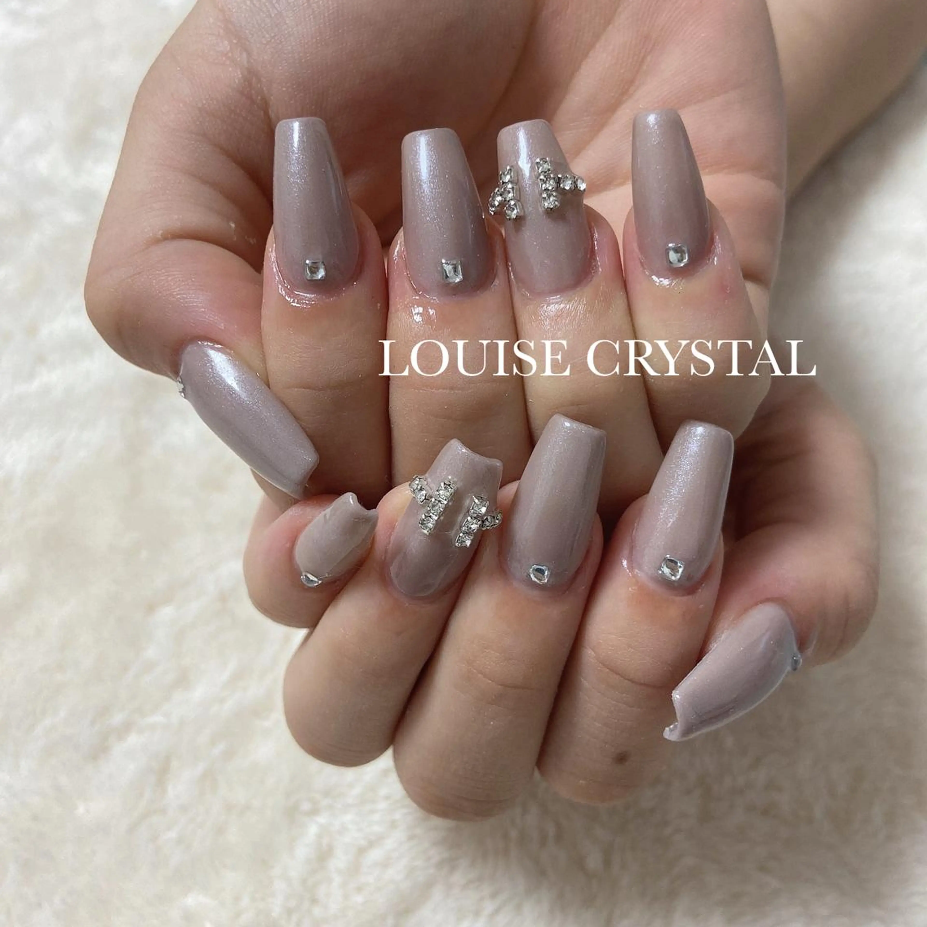 ネイル ハンドネイル LOUISE CRYSTALのネイルデザイン