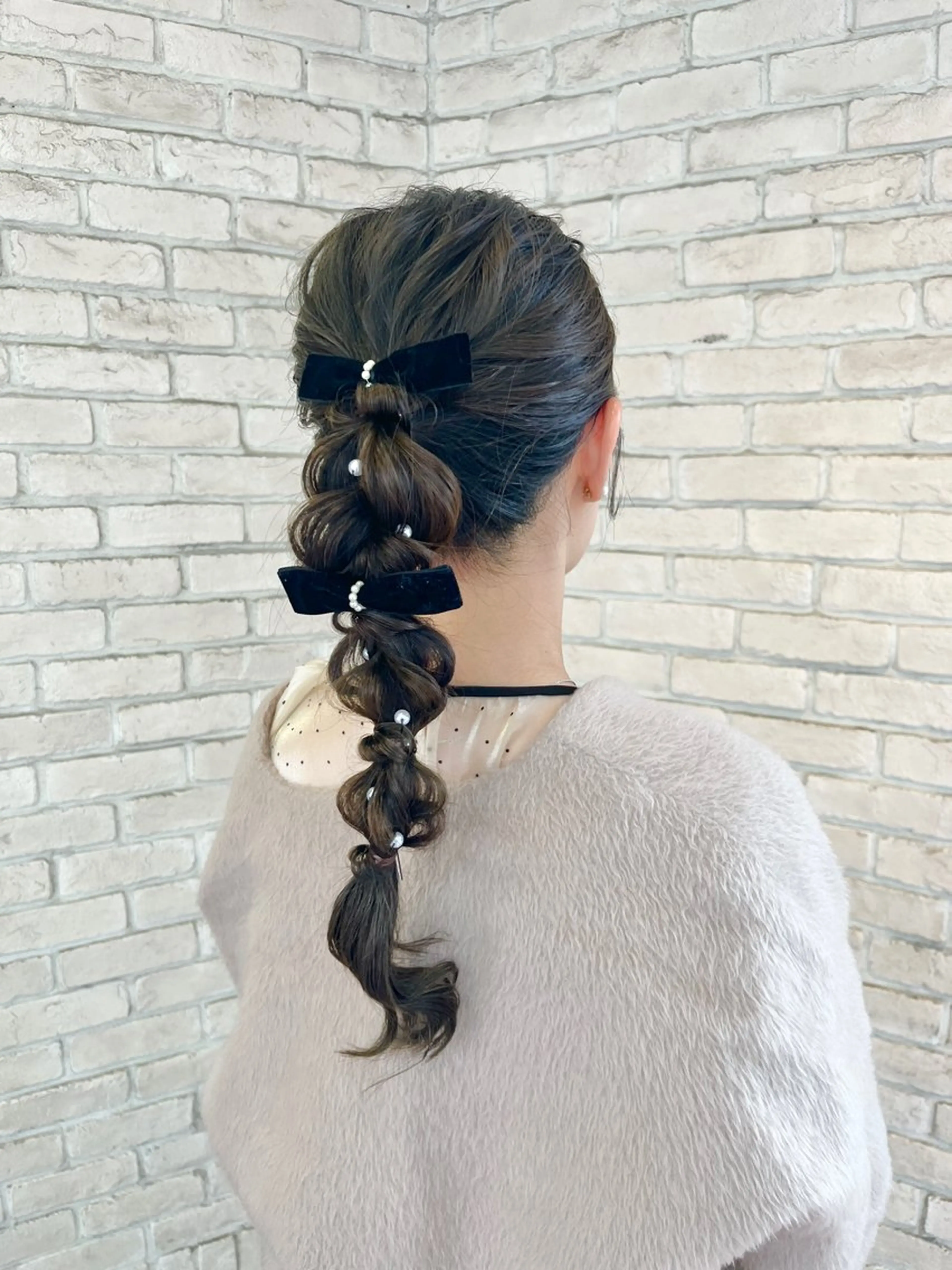 ヘアアレンジ ポニーテール 結婚式・ブライダル ヘアセット ケアブリーチカラー シールエクステのヘアスタイル