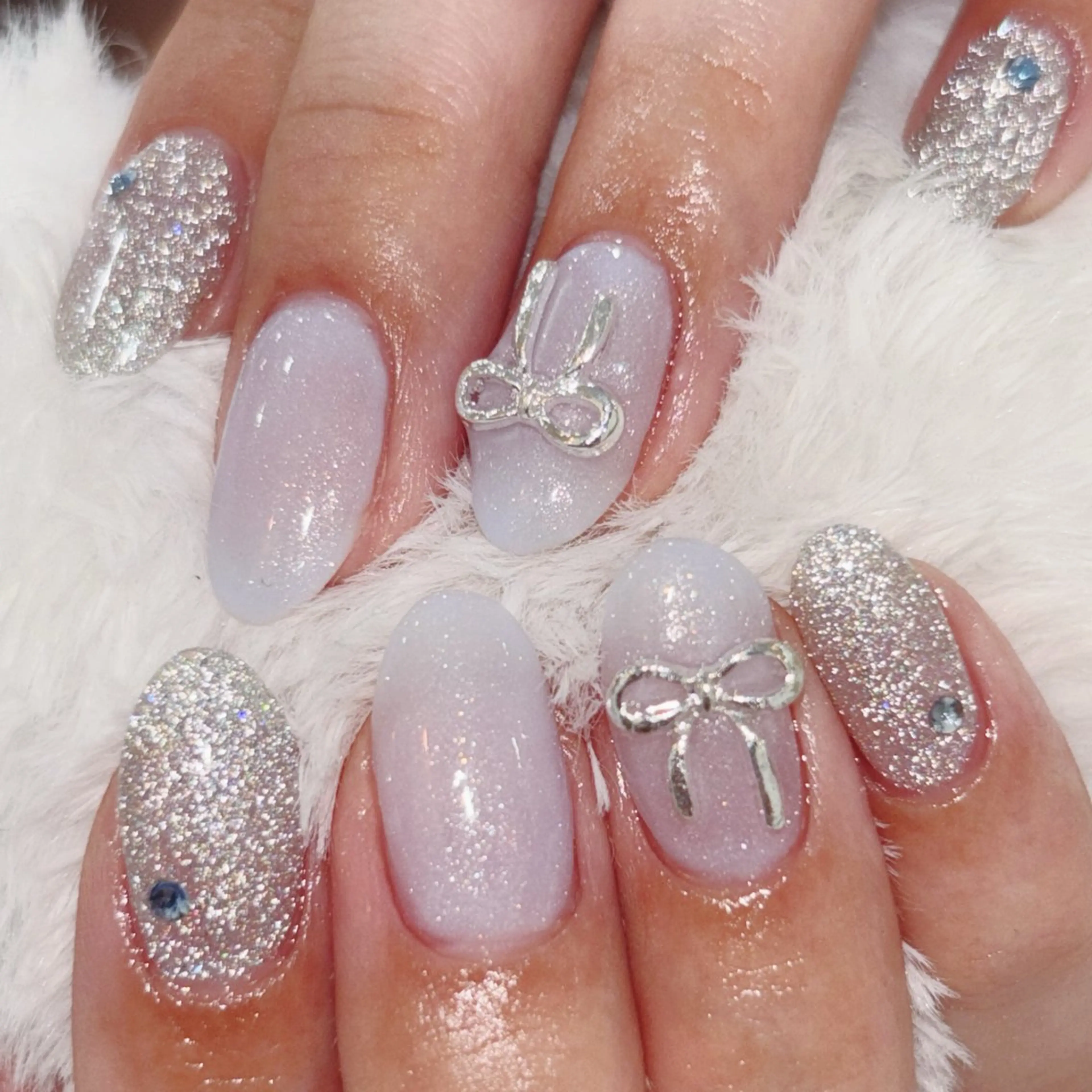 ネイル ブルー フラッシュネイル ラメ(グリッター) シルバー ハンドネイル Ray nail   WAKA️🫧のネイルデザイン