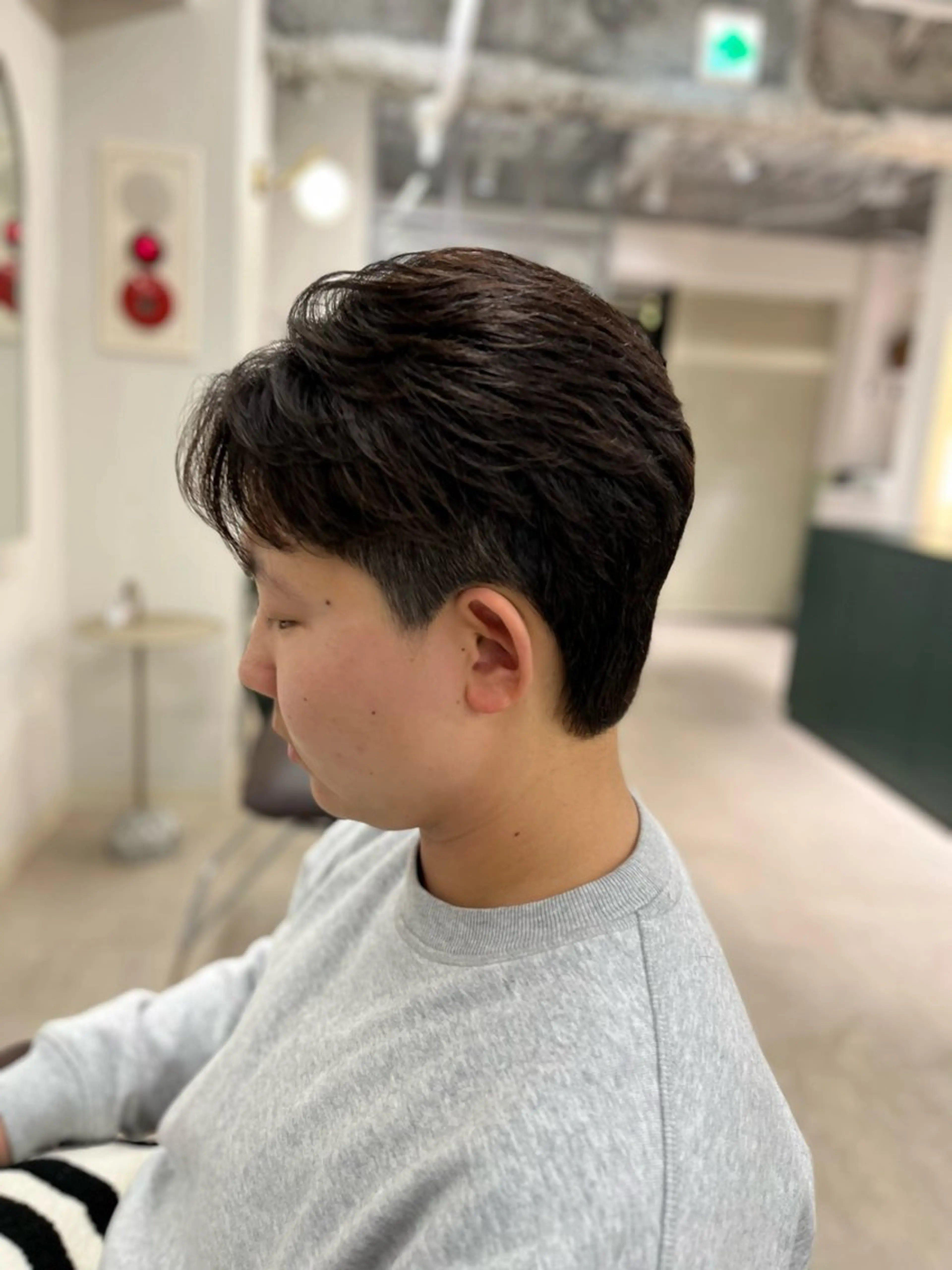 ショート カラー パーマ ヘアアレンジ メンズ フェザーパーマ メンズパーマ 入学式 顔周りカット 似合わせカット ®️レイヤー/透明感 カラー/星野六三四のヘアスタイル