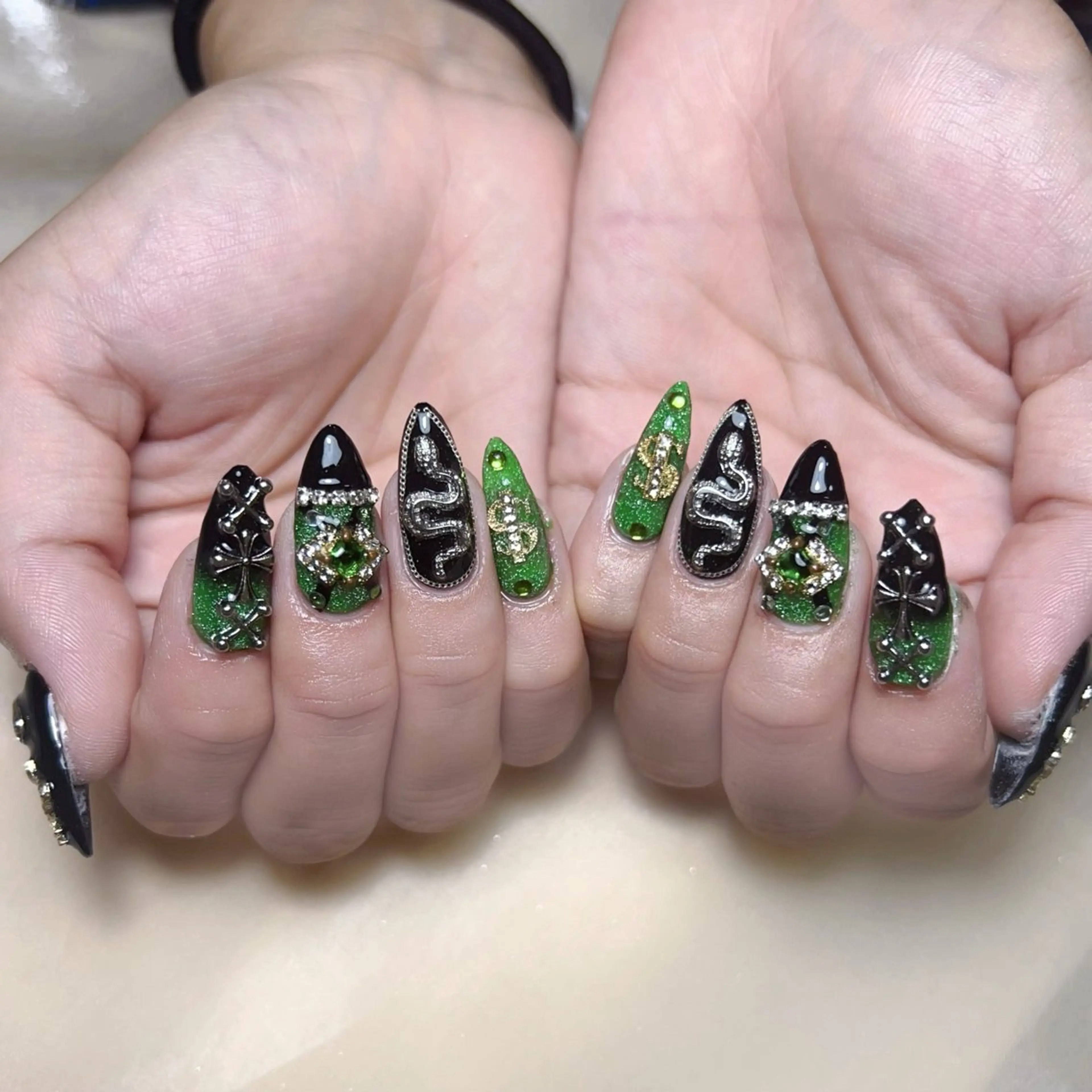 ネイル ハンドネイル NAILサロン 木にいるのネイルデザイン