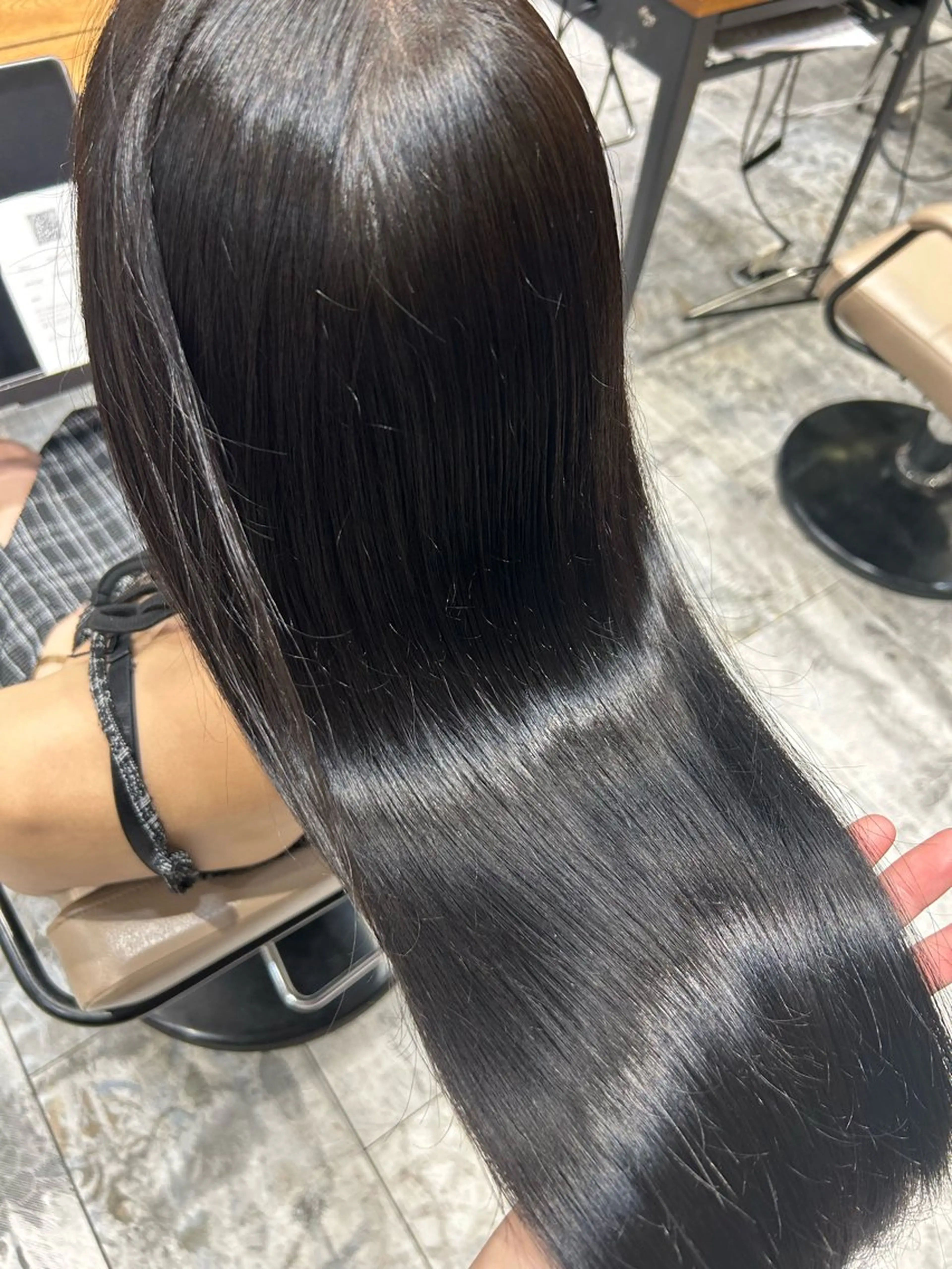 ロング カラー グレージュ トリートメントパーマ ブロー和田茉日琉のヘアスタイル