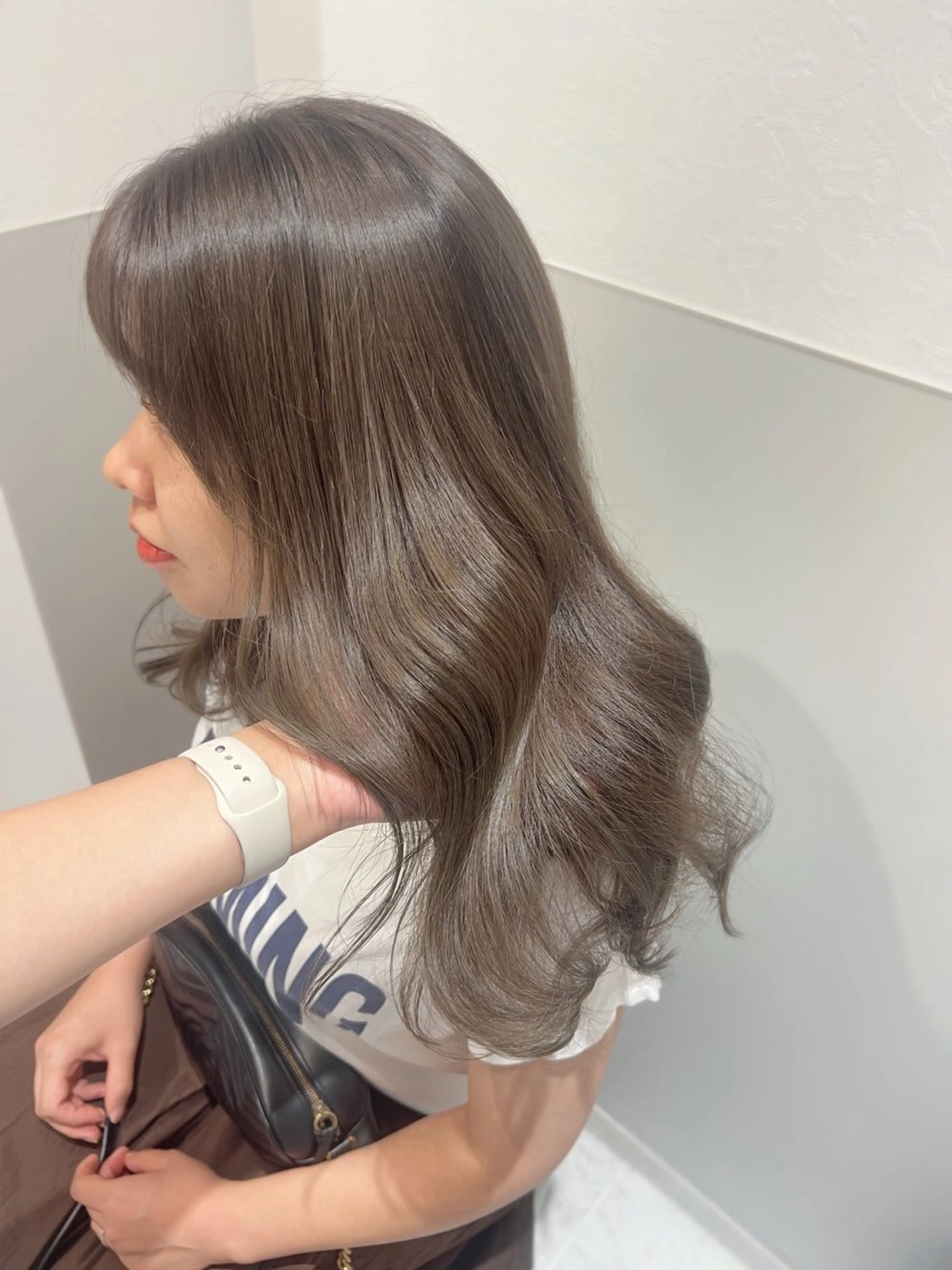 セミロング ハイライト ヘアカラー トリートメント 韓国モテhair🍑 momoのヘアスタイル