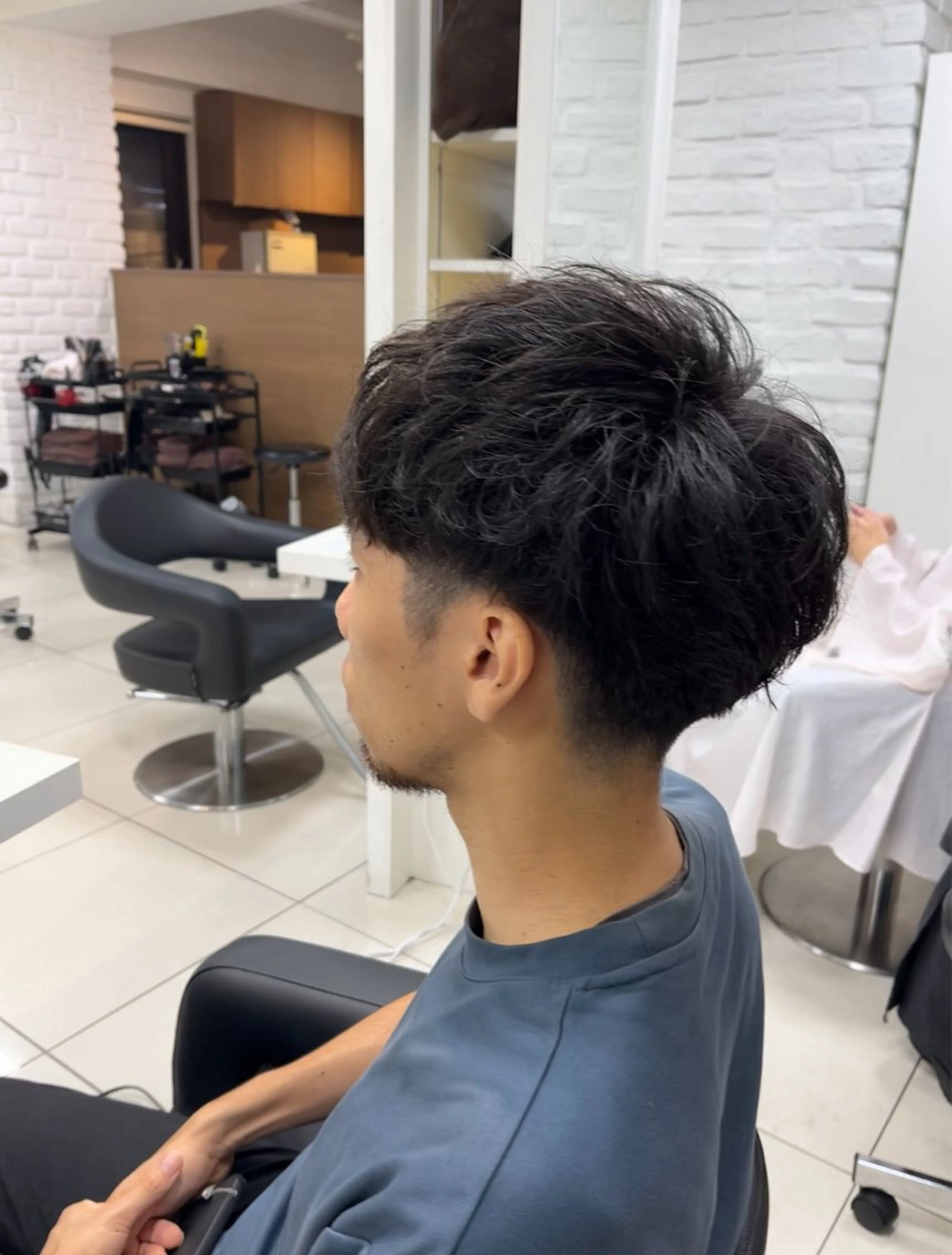 ショート カラー パーマ メンズ 【シャドウパーマ センターパート】義心のヘアスタイル