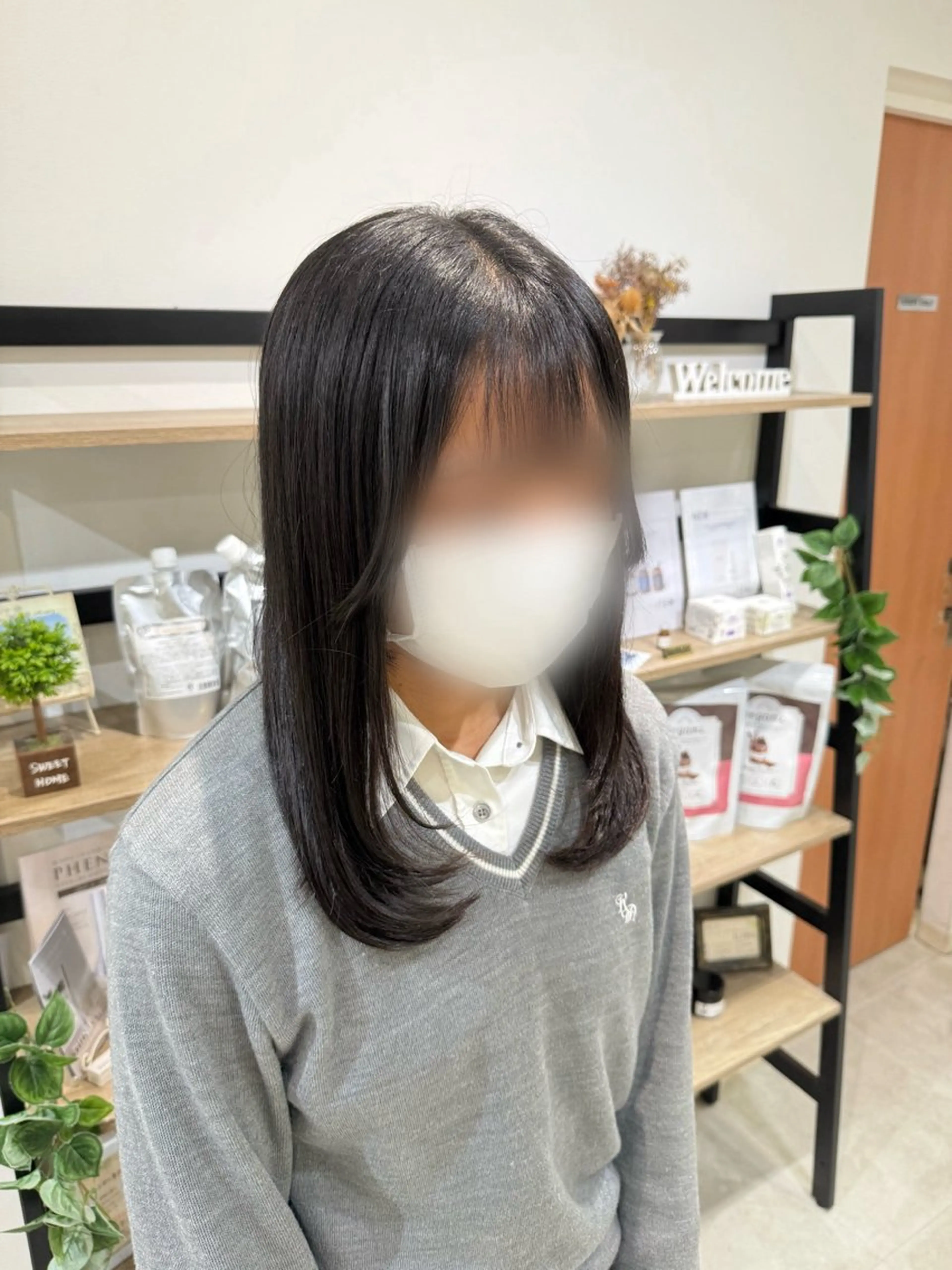 セミロング カット 縮毛矯正 島 歩那のヘアスタイル