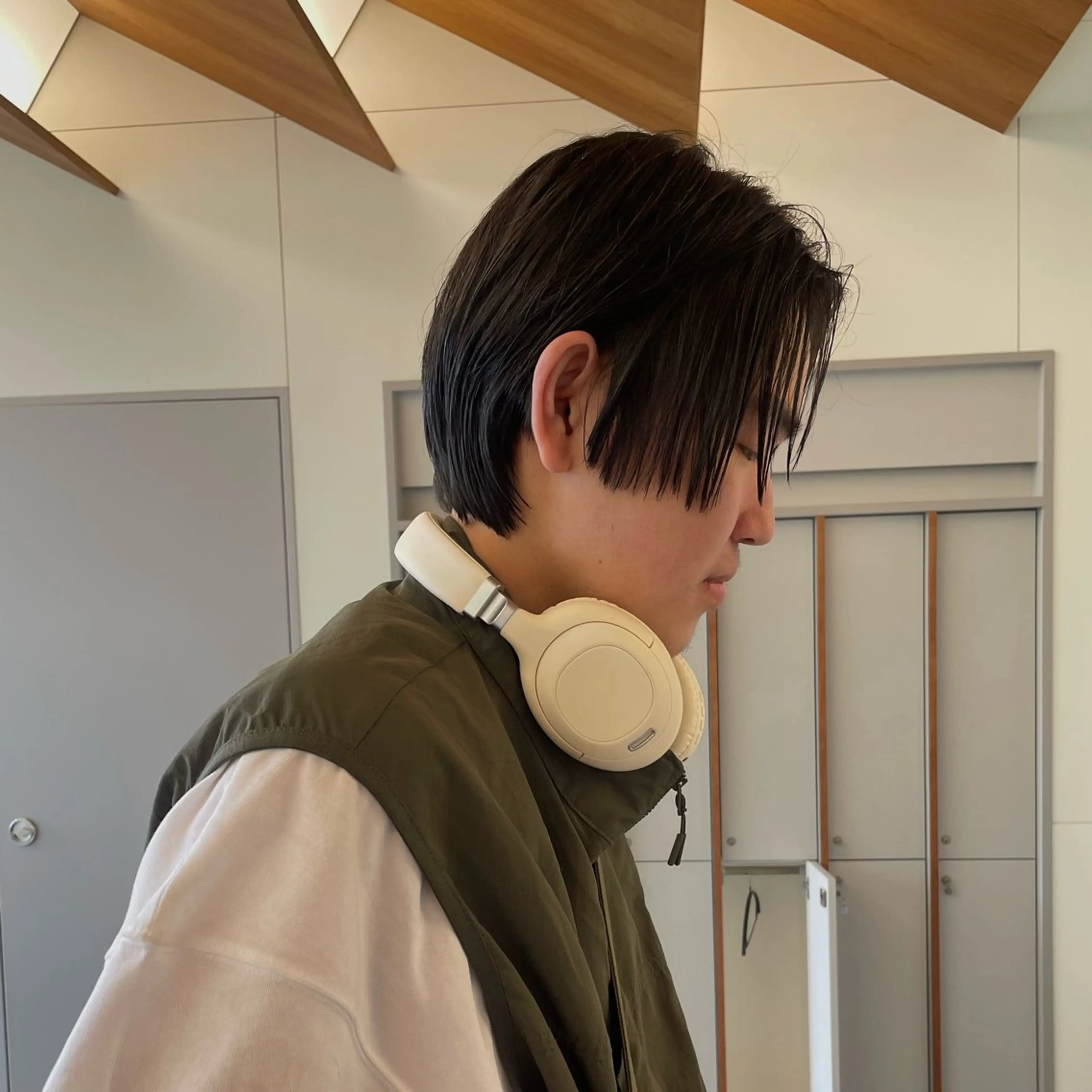 ショート メンズ メンズブリーチ センターパート メンズパーマ 刈り上げ カット ブリーチ/レイヤー 🌻Mutsumiのヘアスタイル