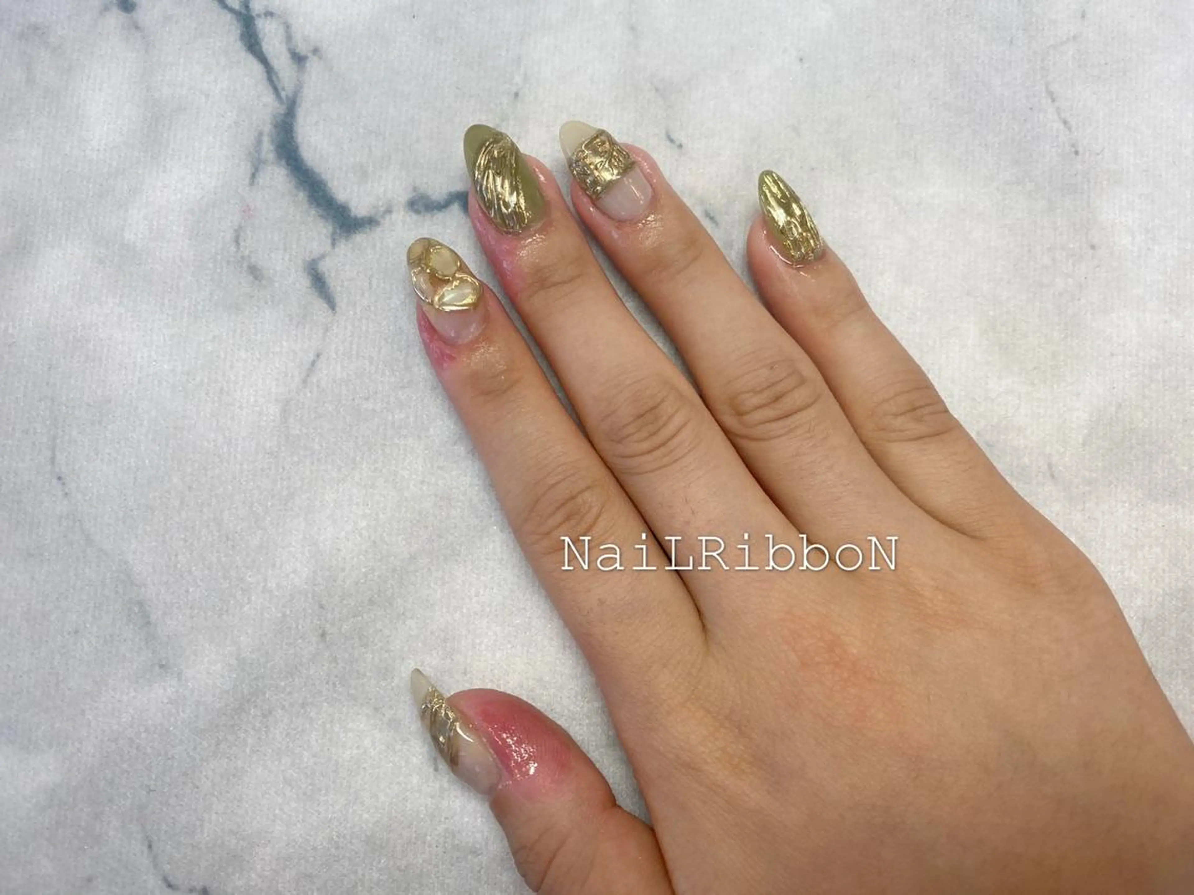 ネイル ネイルリボン 受付スタッフのネイルデザイン