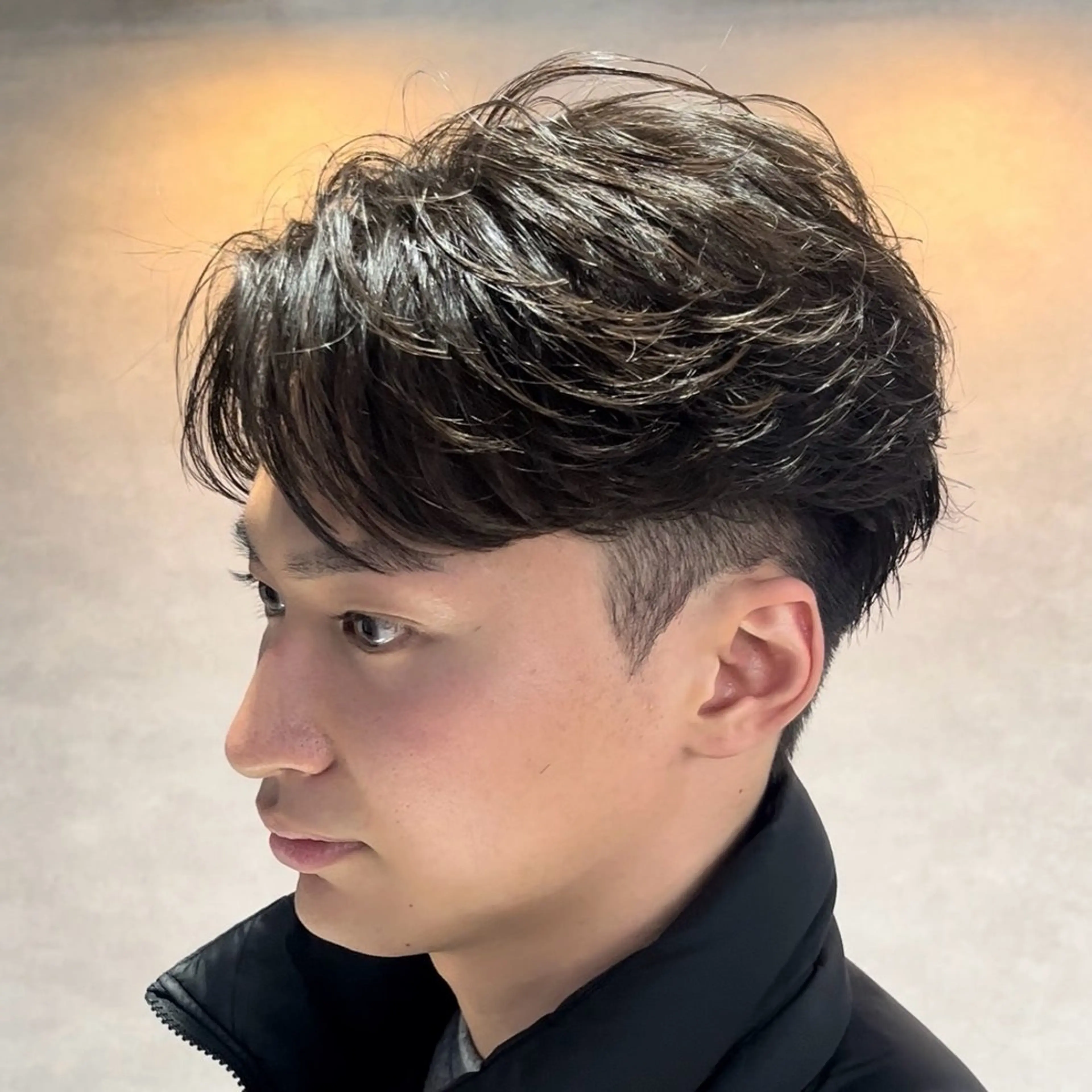 ショート カラー パーマ メンズ メンズパーマ ニュアンスパーマ カット パーマ センターパート マスターかずまのヘアスタイル