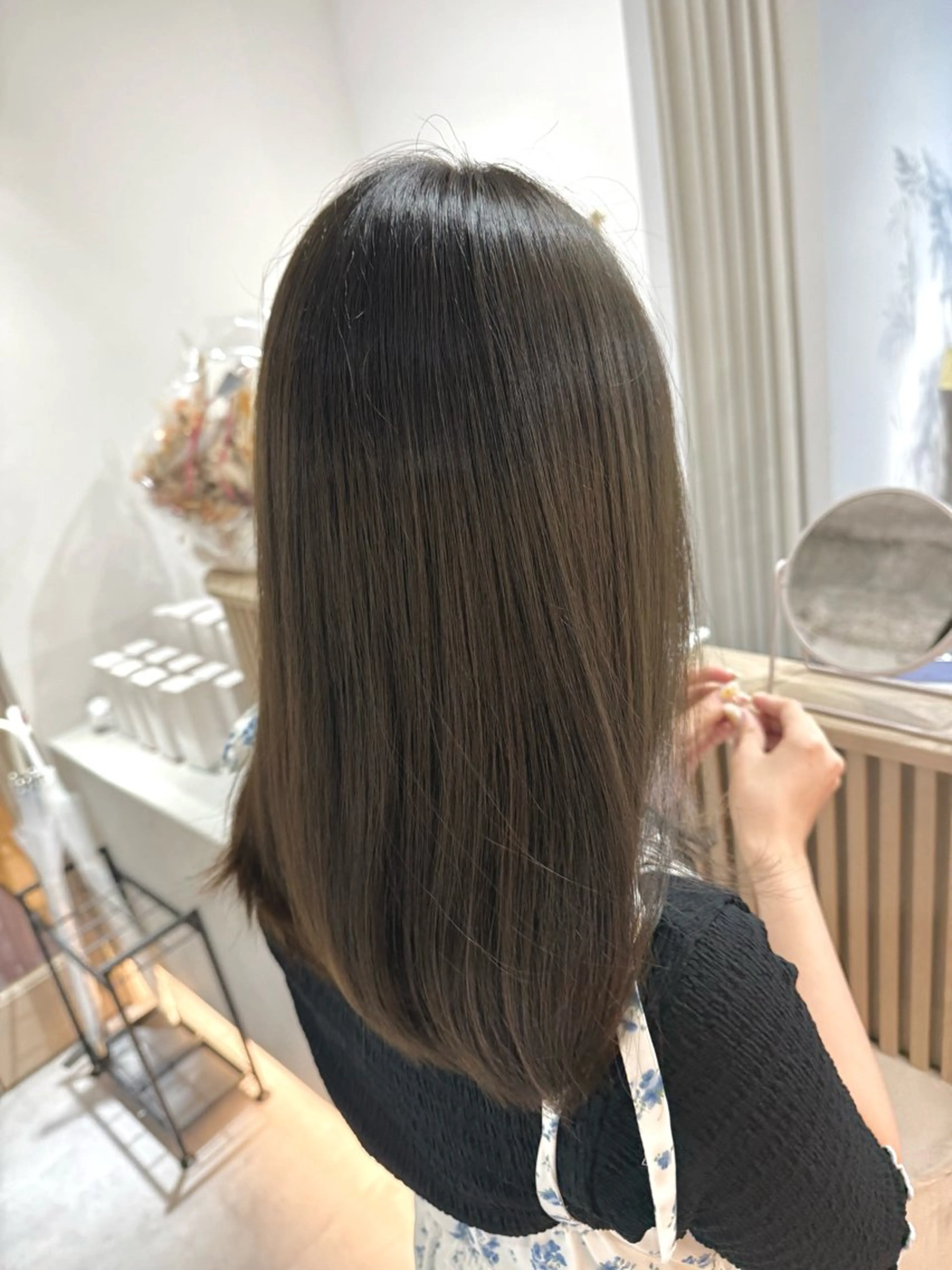 セミロング 田村拓巳 韓国風、髪質改善のヘアスタイル