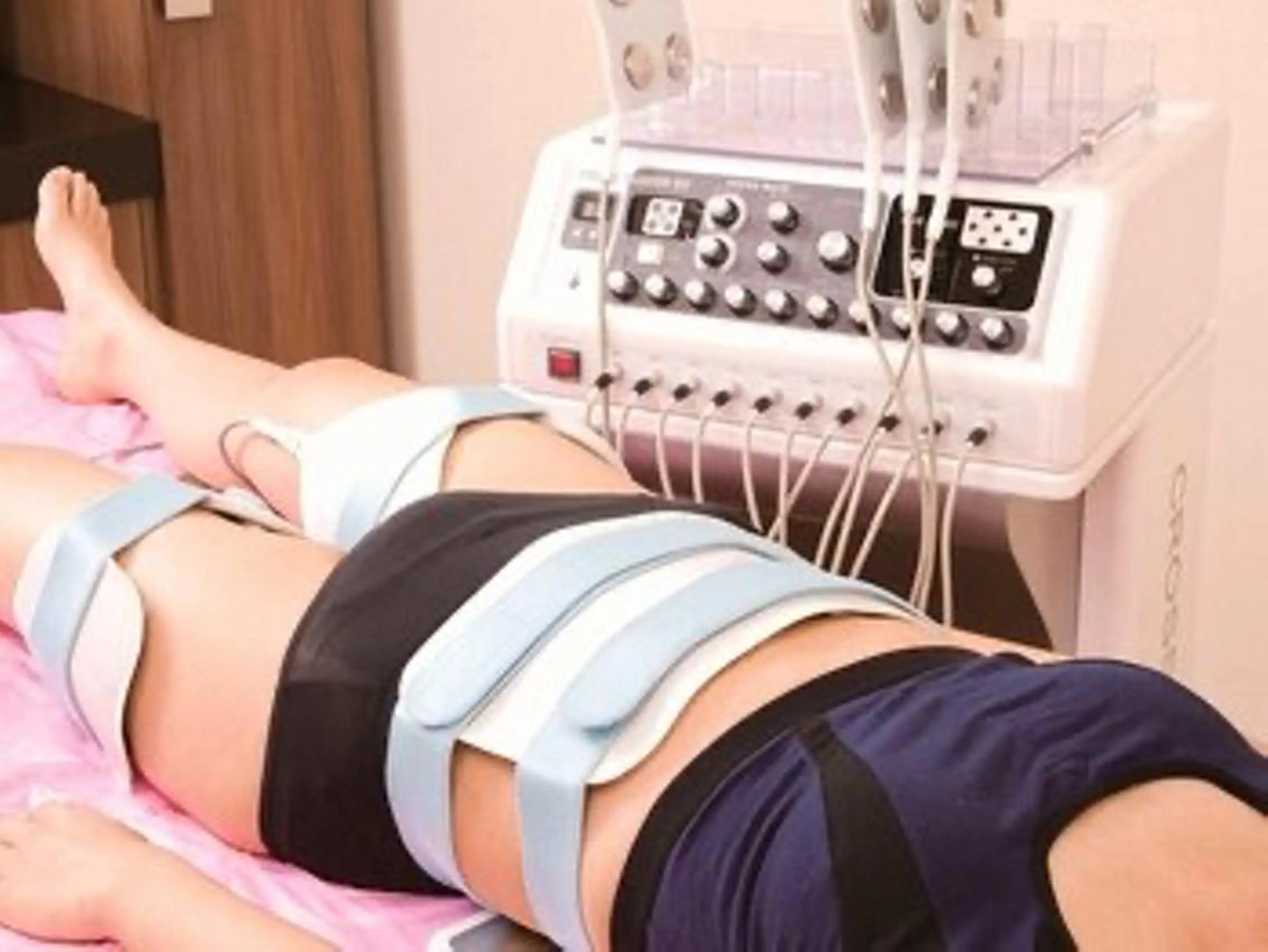 『くびれ美人💙』インナーマッスルに強力アプローチ‼️たった30分で腹筋300回相当の効果✨深部5cm奥から体を変える！の写真