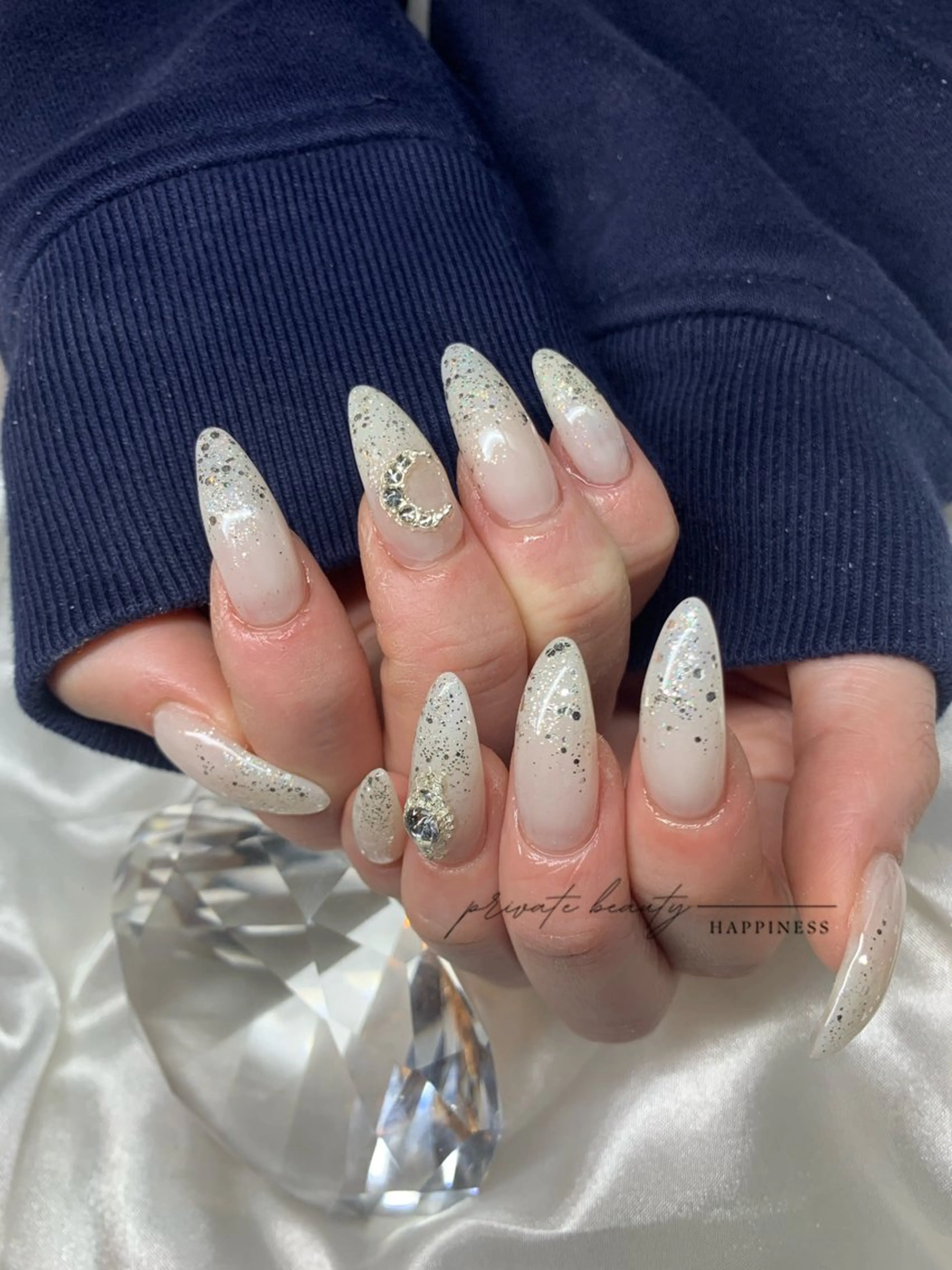 ネイル グラデーション ラメ(グリッター) 赤色 スカルプネイル ホワイト happiness nailのネイルデザイン