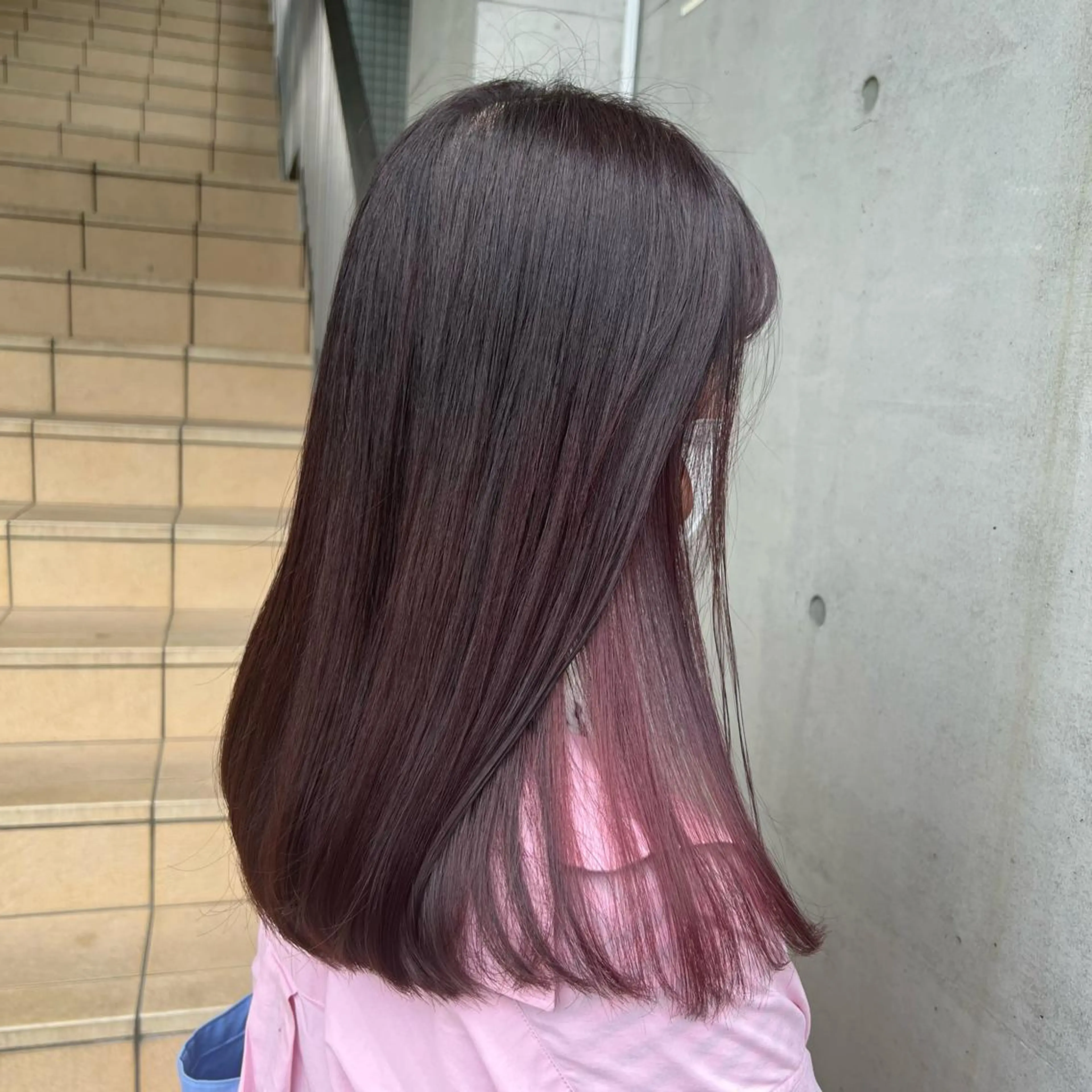 セミロング カラー イヤリングカラー ピンクカラー ヘアカラー stylist 🐶内藤 成香のヘアスタイル