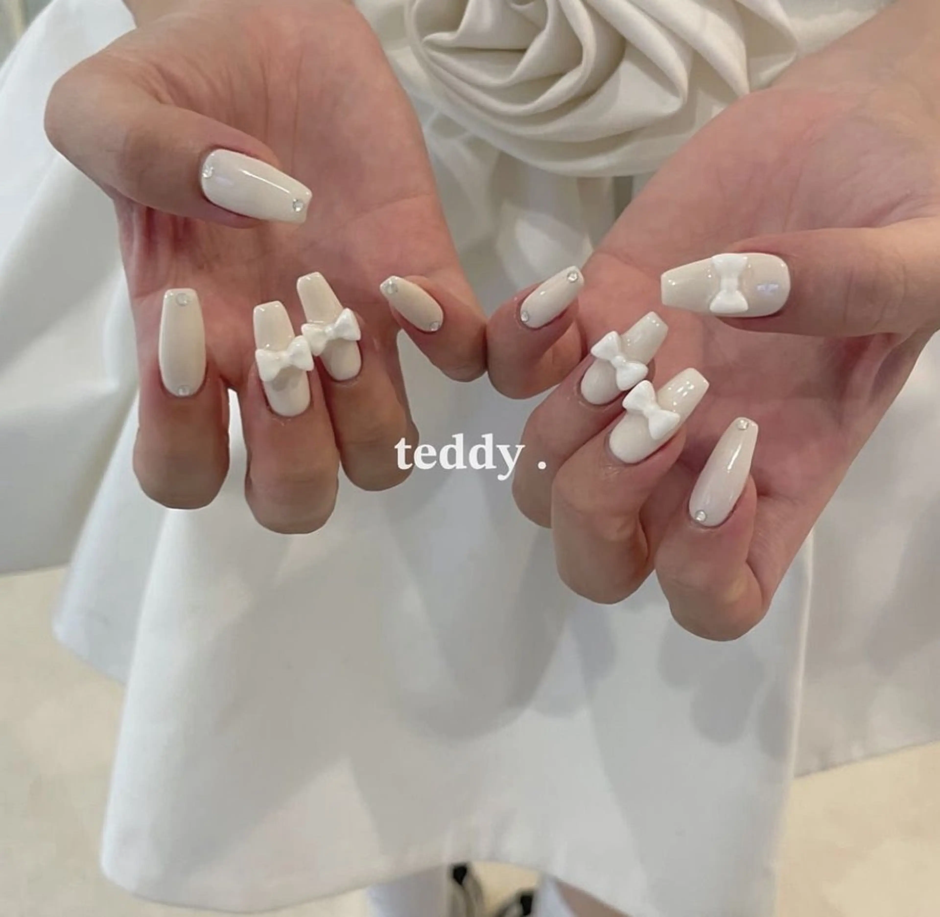 ネイル フレンチネイル キラキラネイル 韓国ネイル シンプルネイル ワンホンネイル ハンドネイル MEI Nailのネイルデザイン