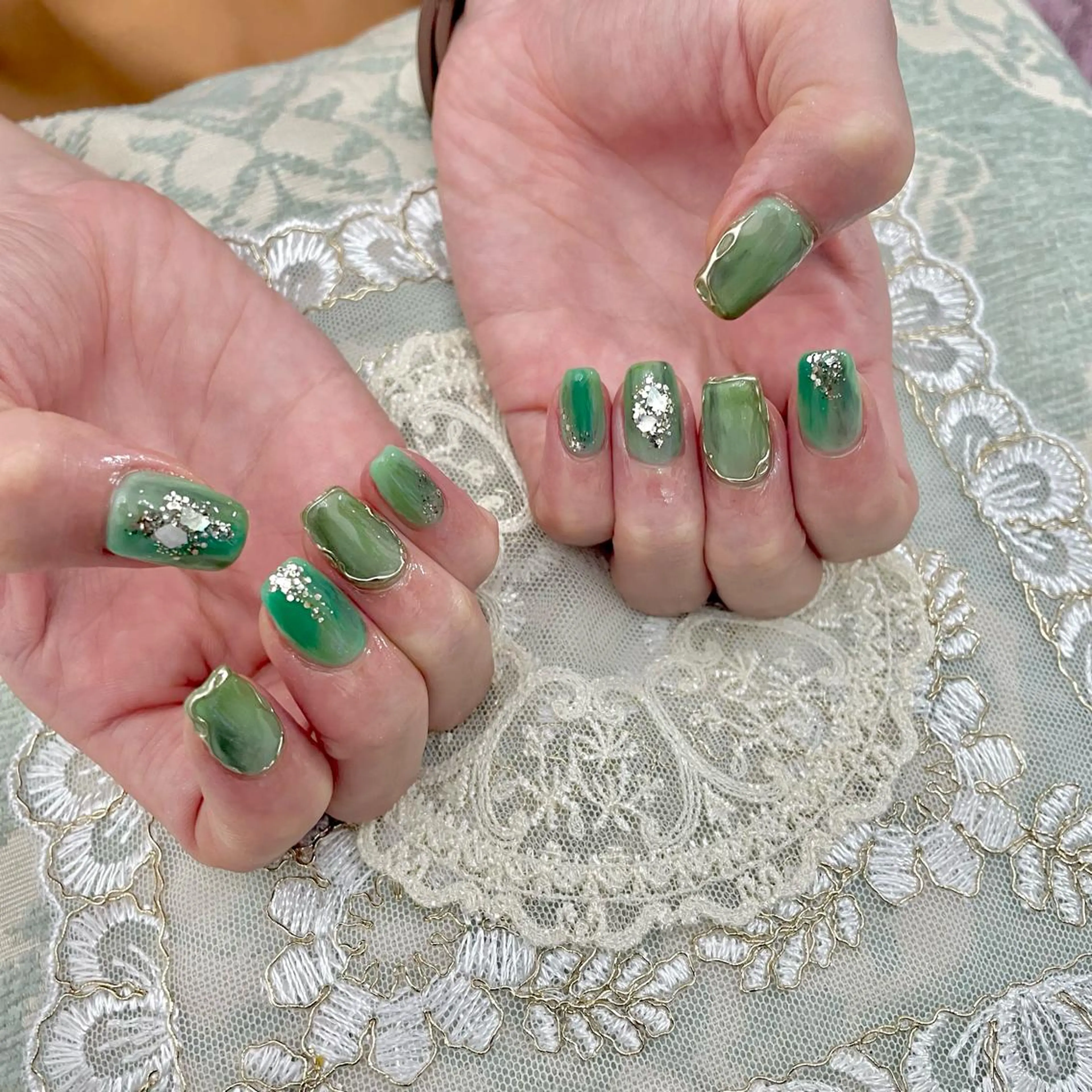 ネイル ジェルネイル グリーン ミラーネイル ニュアンスネイル 春ネイル J terrace Nailのネイルデザイン
