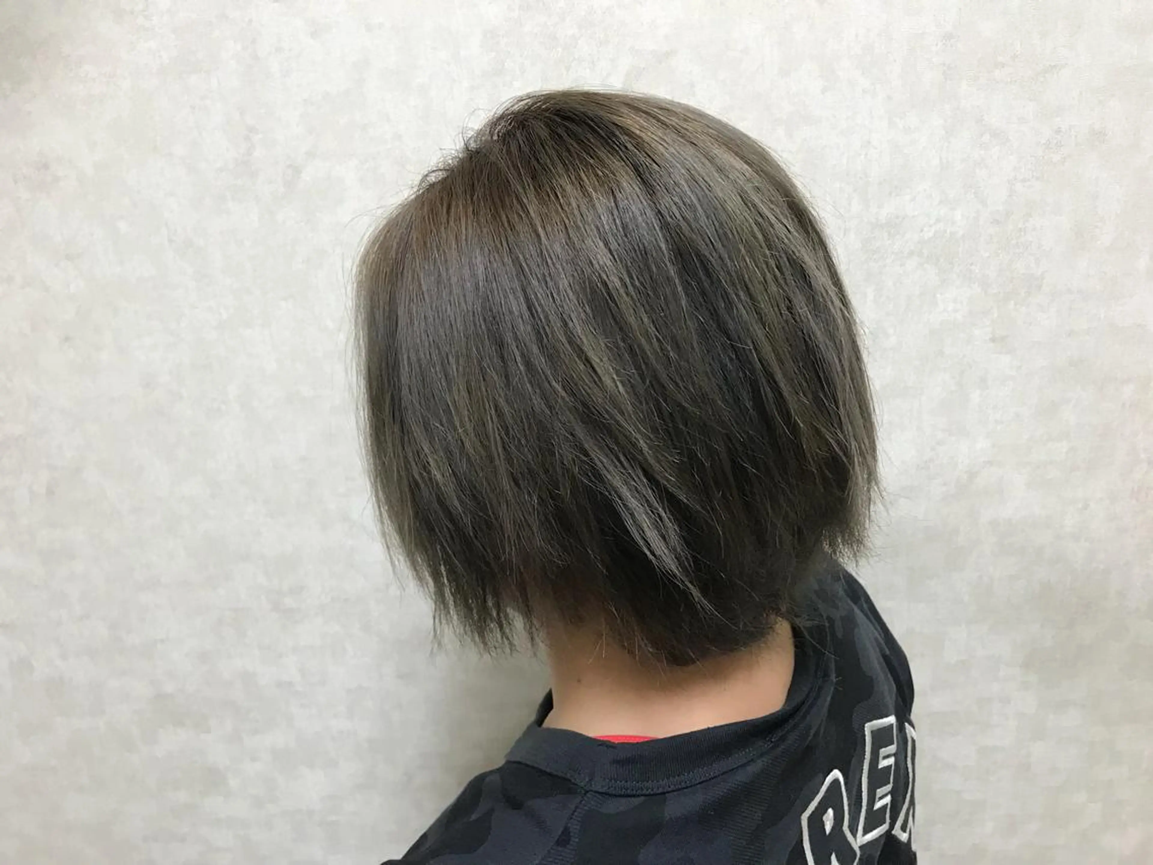 ショート カラー グレージュ 竹井 寛喜のヘアスタイル