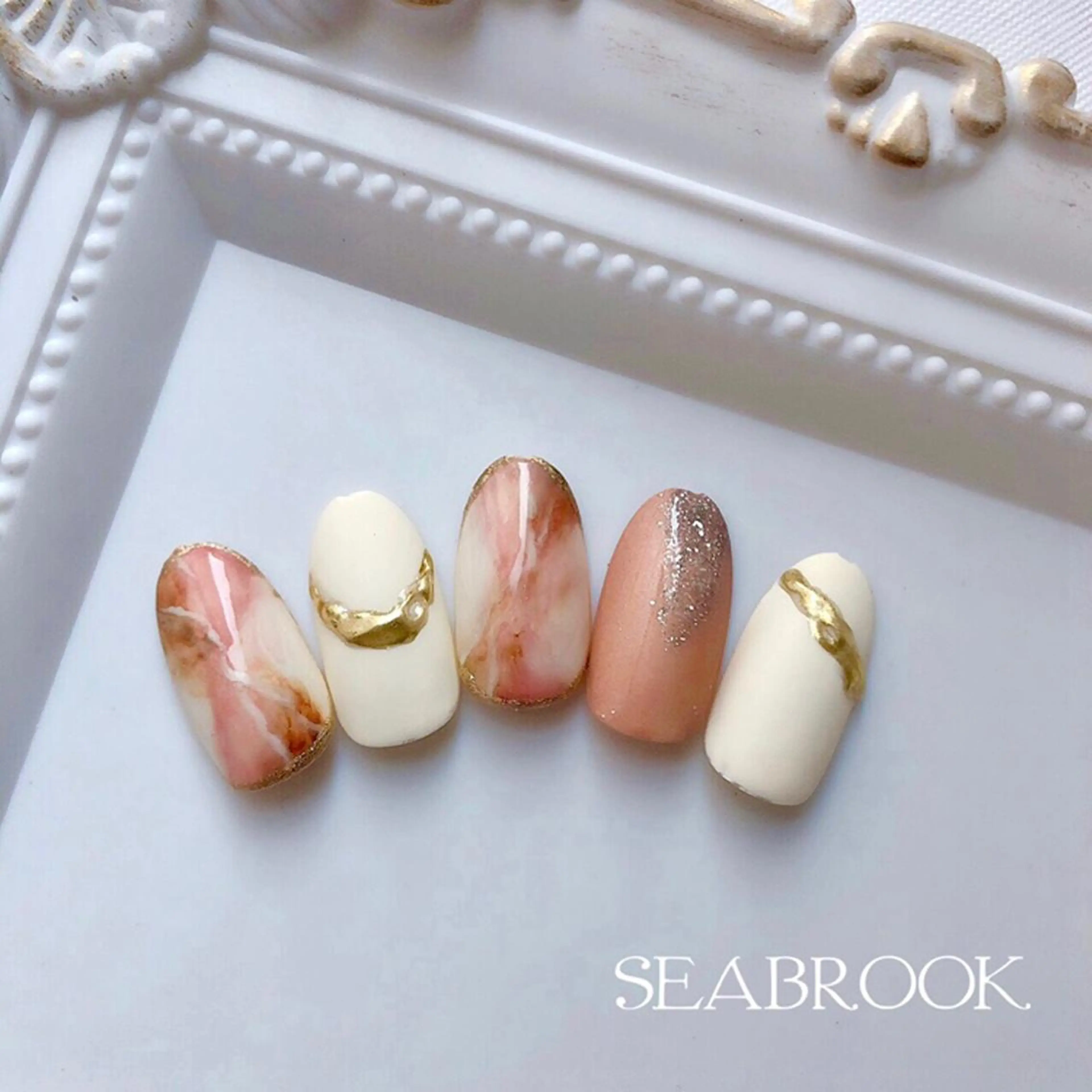 ネイル 鈴木 奈穂子のネイルデザイン