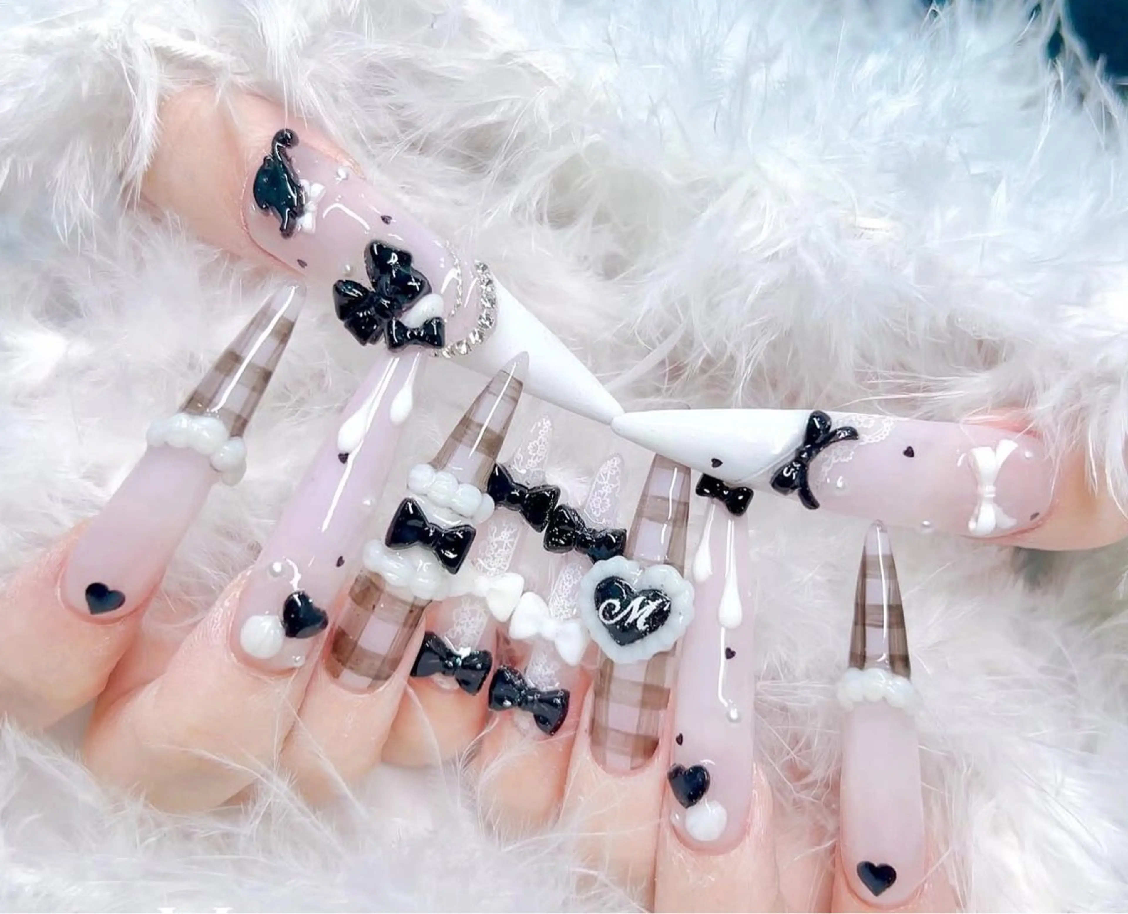 ネイル オーロラネイル フレンチネイル ジェルネイル ハロウィン キラキラネイル ハンドネイル H.baby Nail Salonのネイルデザイン