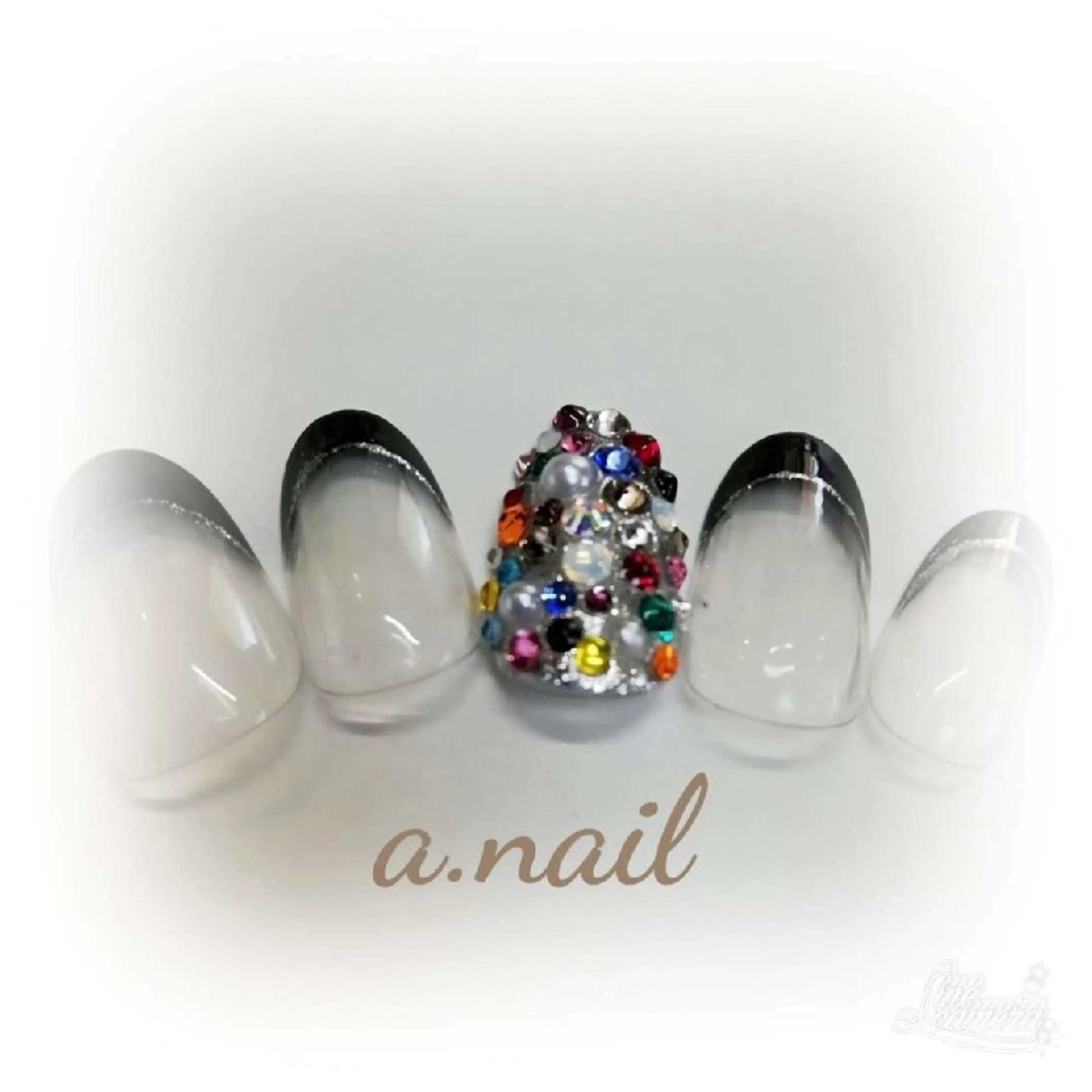 ネイル ストーンネイル ネイルサロン エーネイルのネイルデザイン