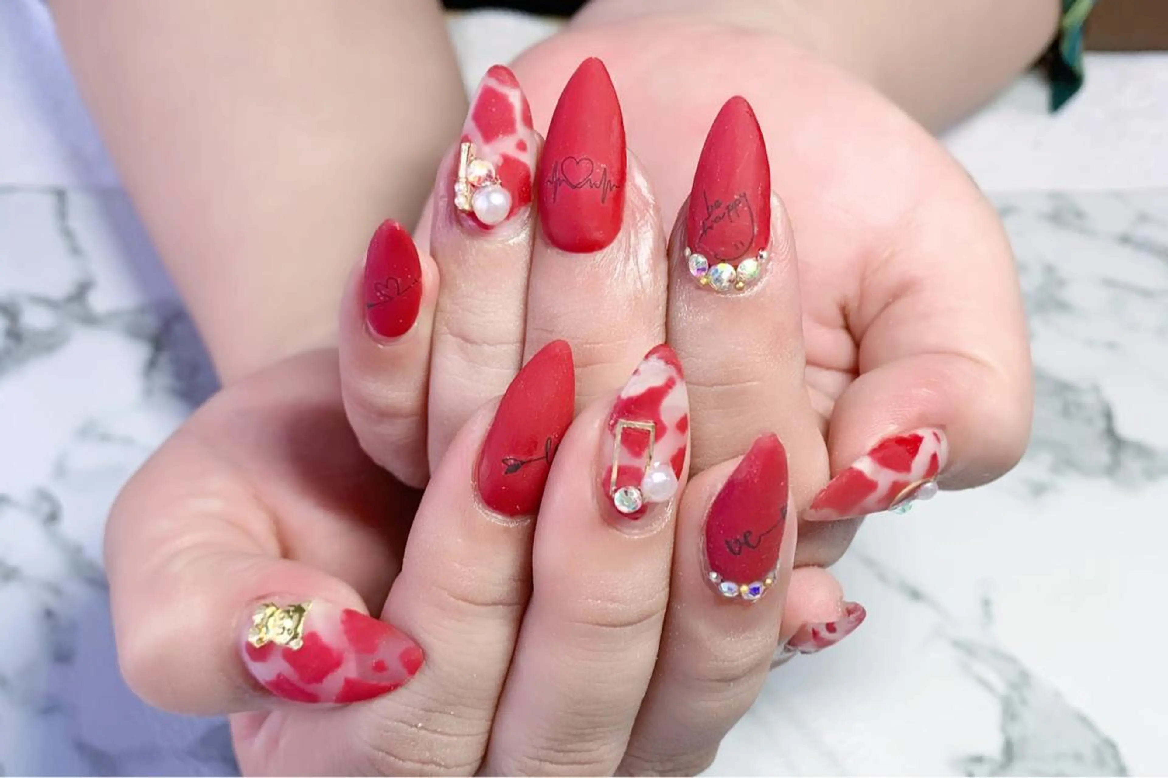 ネイル アニマル柄 アートネイル マットネイル ニュアンスネイル ネイルチップ ハンドネイル x.1.0.nail ♡Cのネイルデザイン