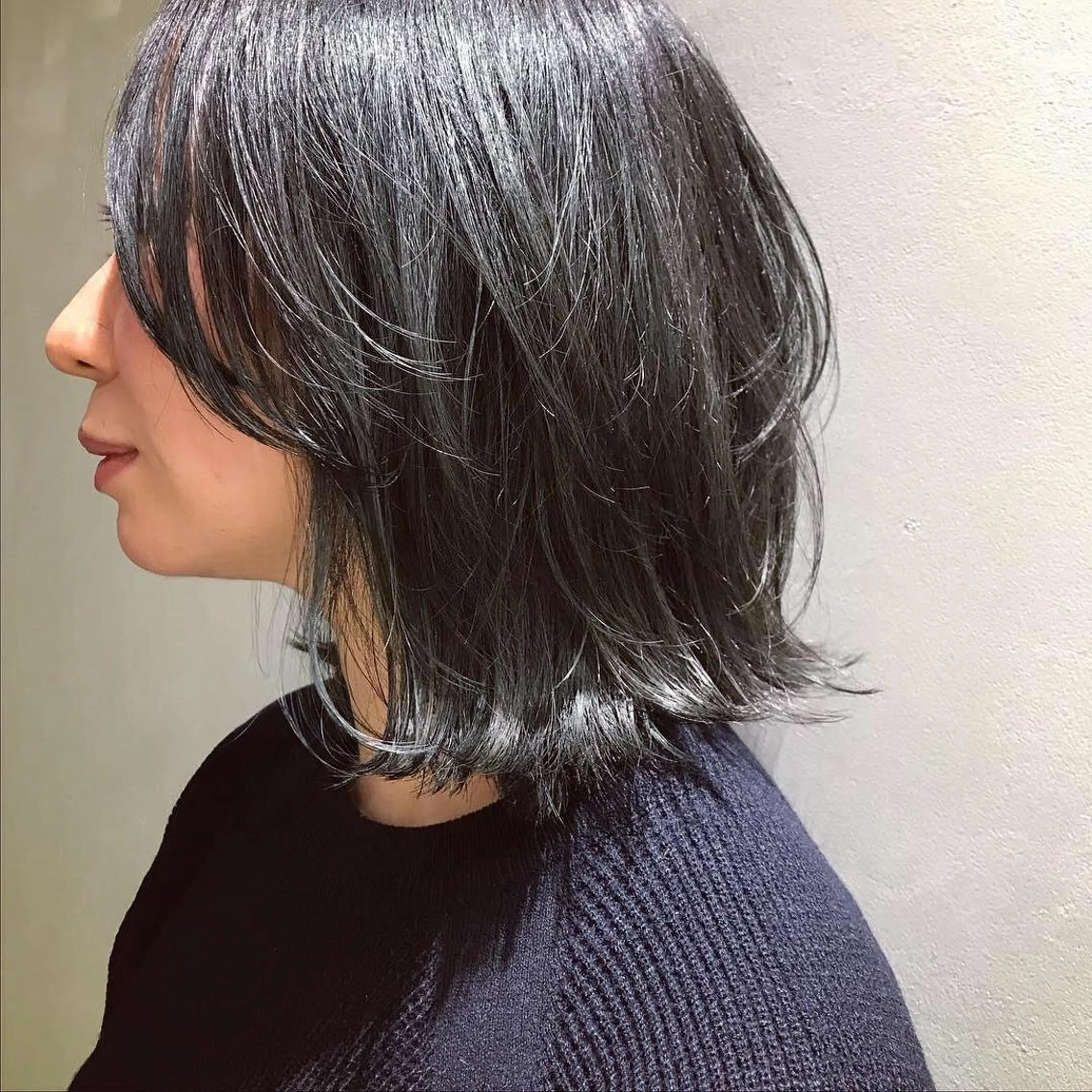 ミディアム カラー アッシュ オリーブアッシュ オレンジ 佐伯 和佳のヘアスタイル