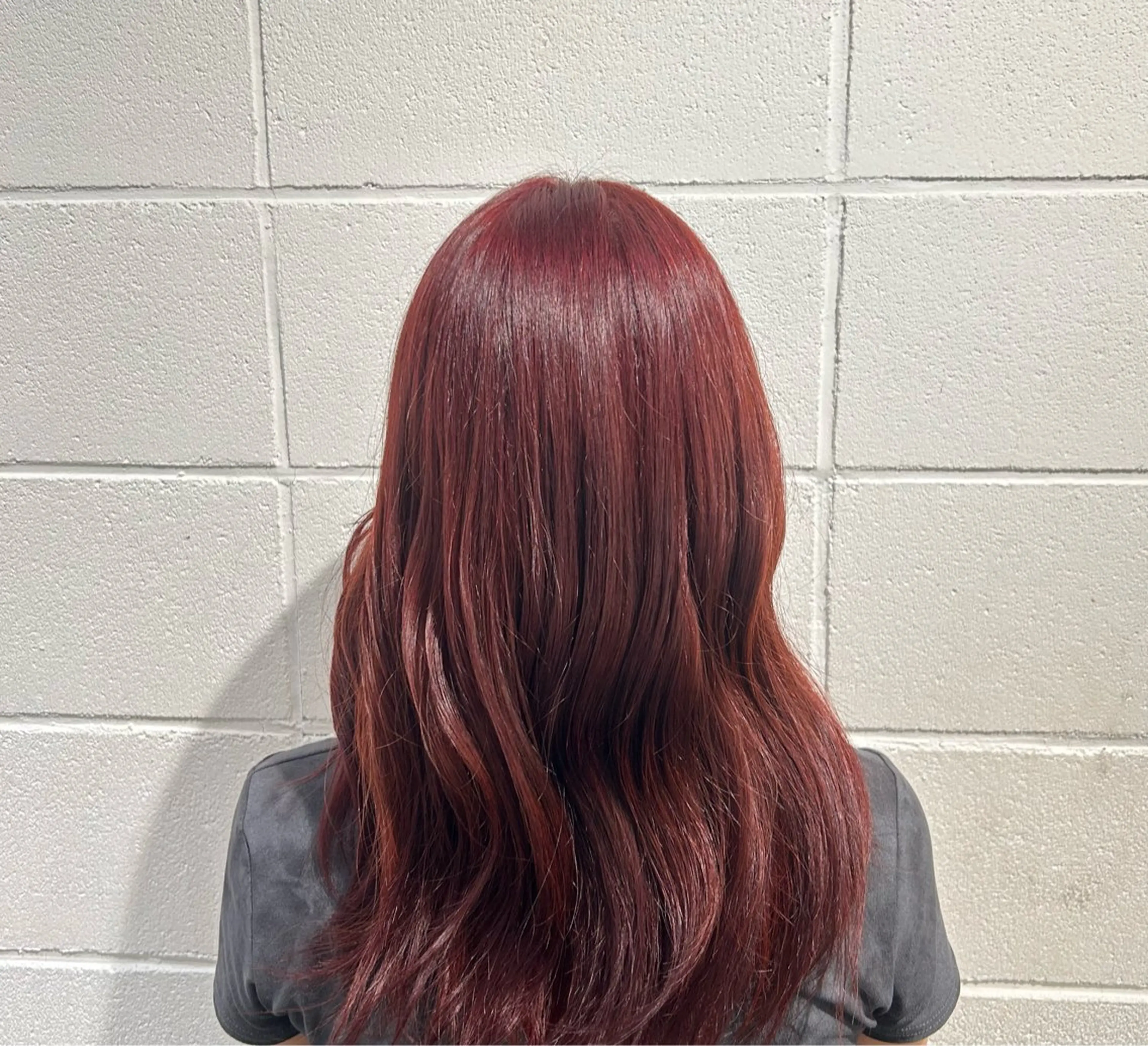 カラー ボルドーカラー ピンクカラー レッドカラー ケアブリーチ/原宿/ MOENOのヘアスタイル