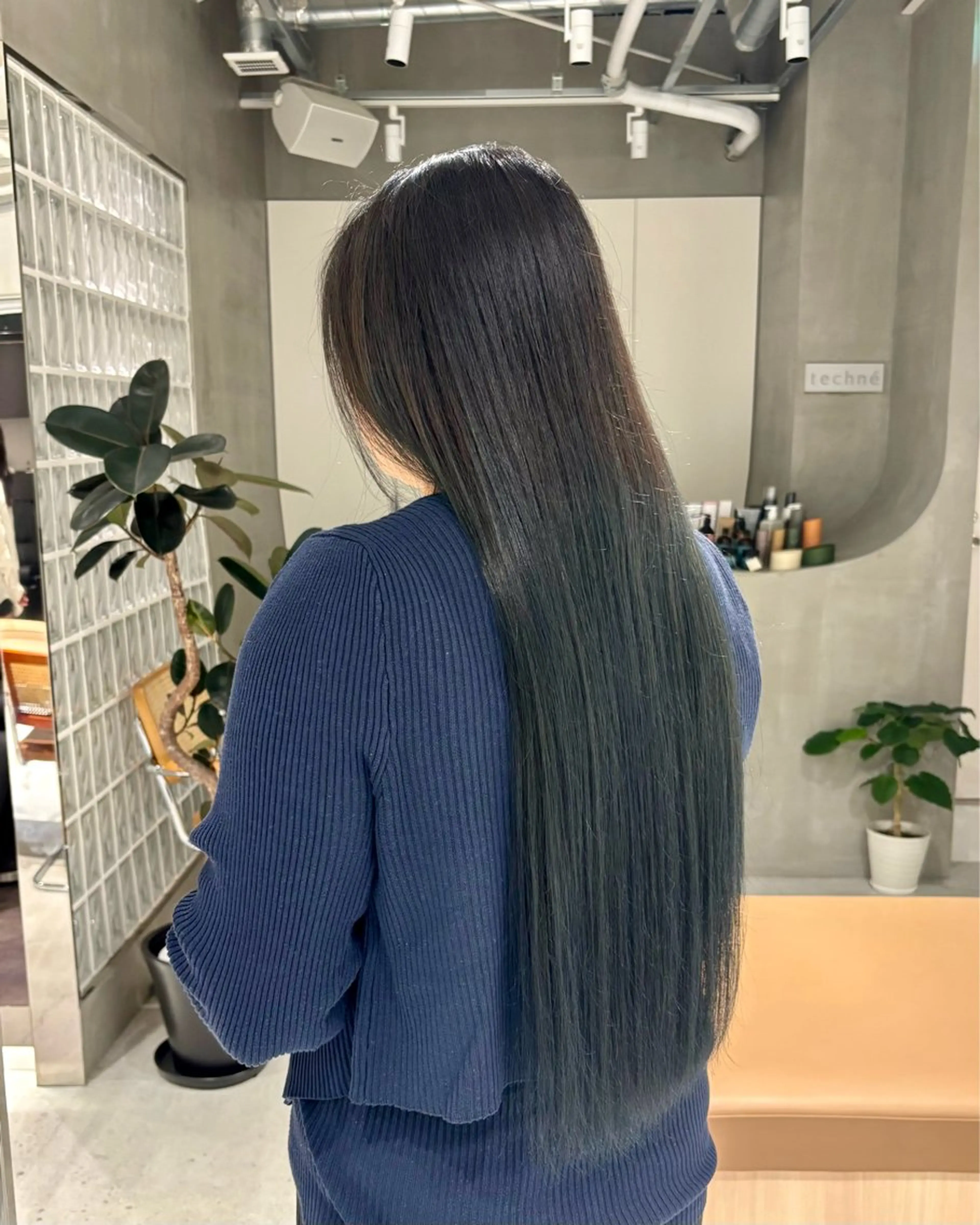 カラー techné所属・塔尾 真那のヘアスタイル