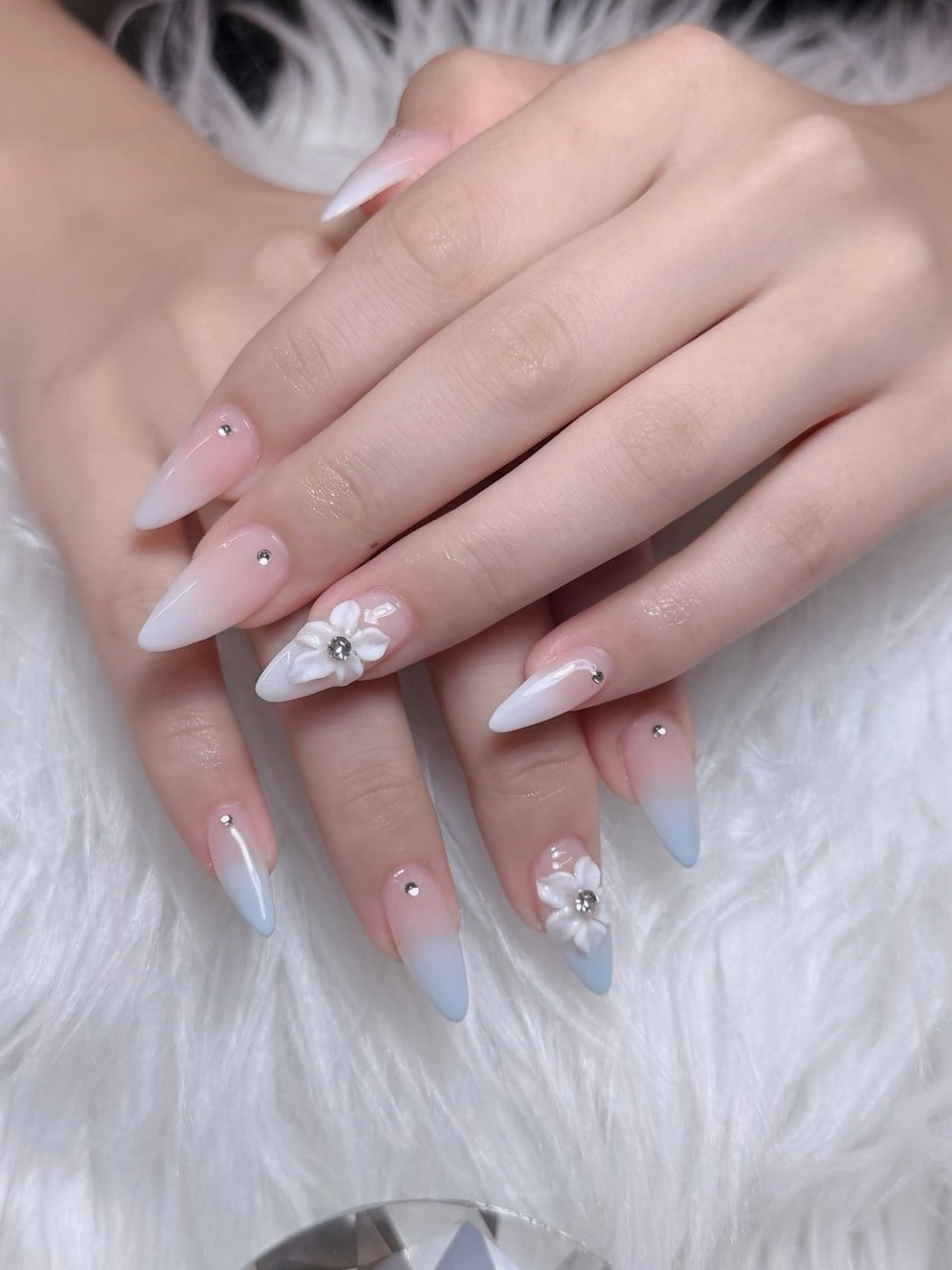 【チップ長さ出し10本】グラデーション／チーク／マグネット🧲／ミラ➕大きいなパーツ2個付きコース。の写真