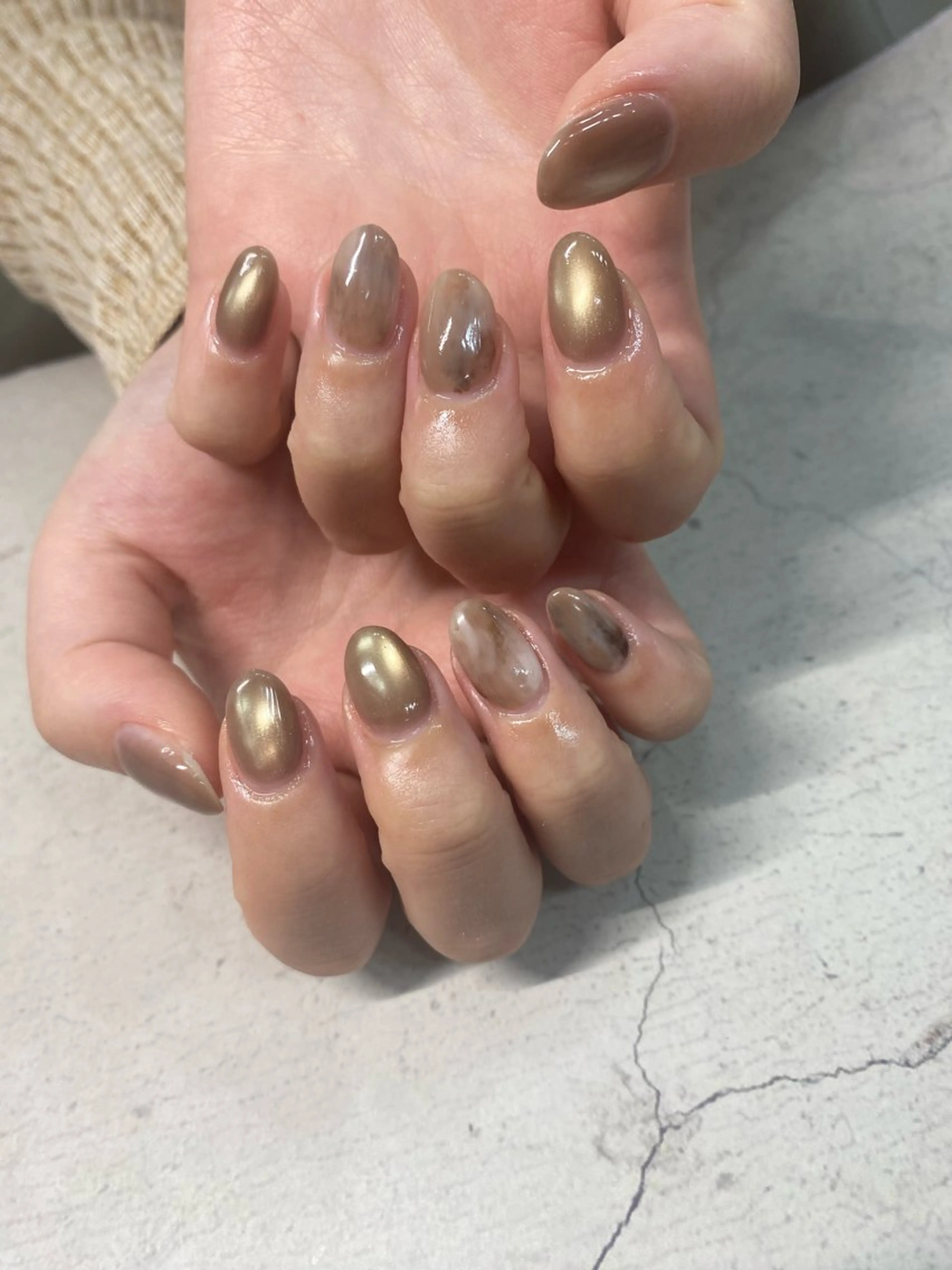 ネイル ブラウン マグネットネイル ニュアンスネイル オフィスネイル シンプルネイル ハンドネイル Olive nail salon所属・kawaguchi yukiのネイルデザイン